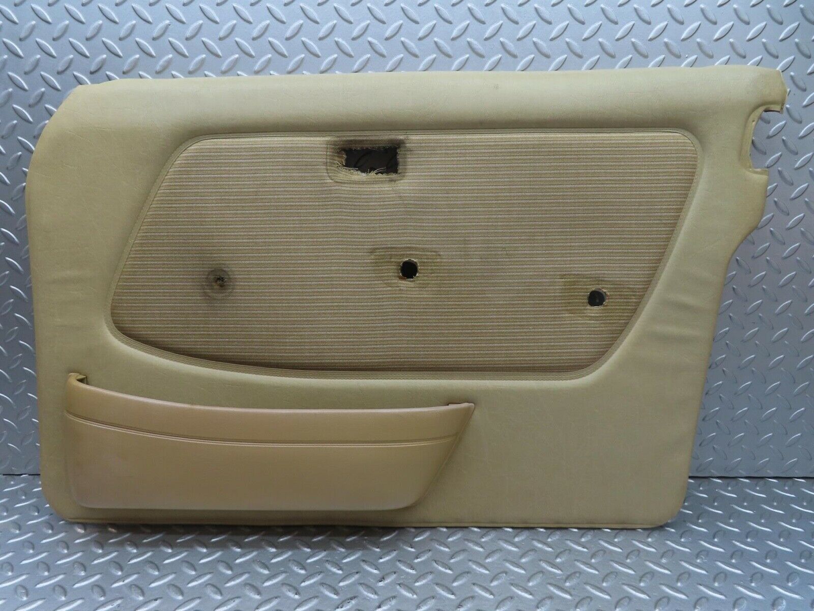13508 Mercedes-Benz W123 200 Front Right Door Card Cream