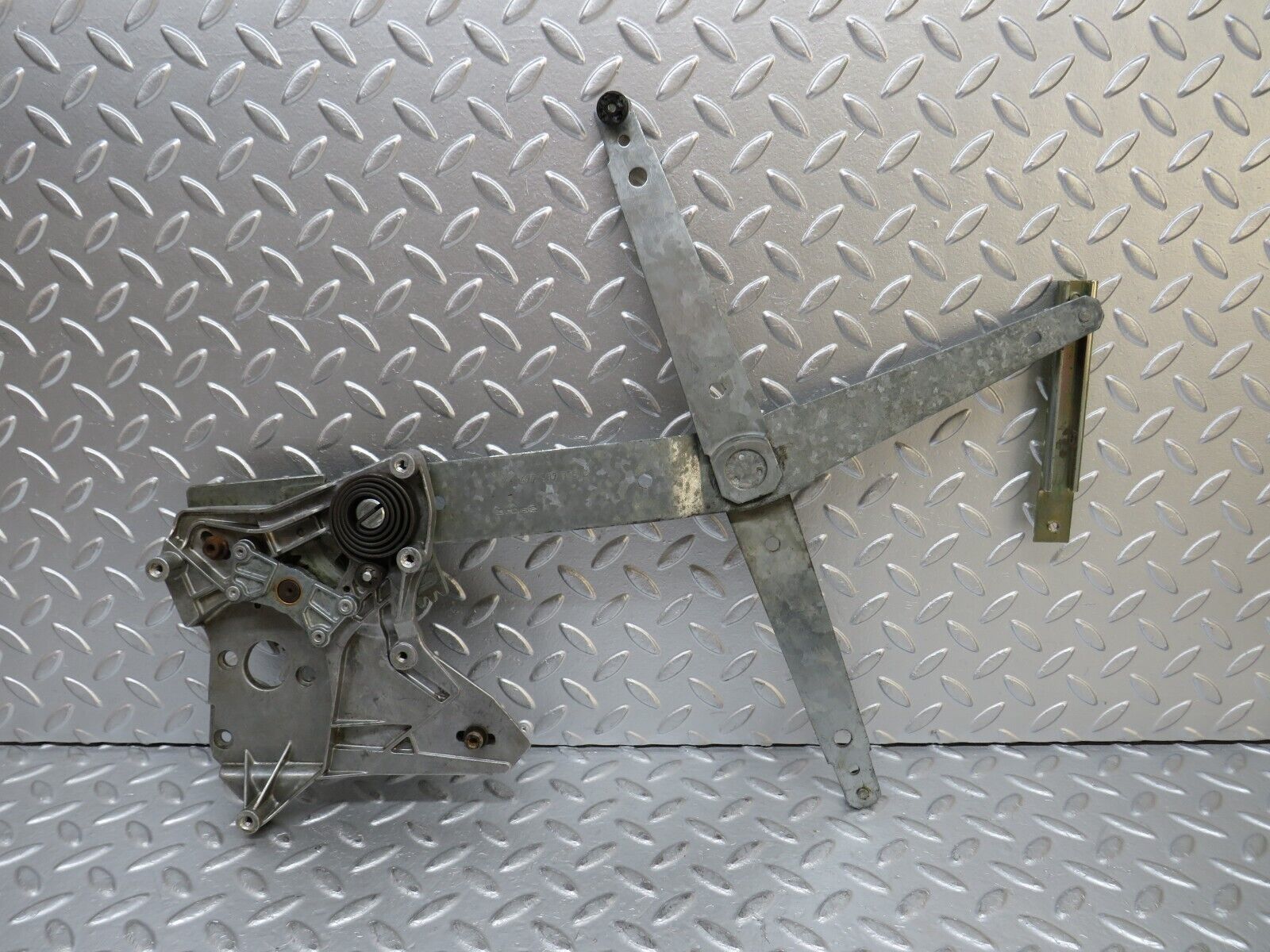 30070 Porsche 924 Right Door Power Window Regulator 477837376