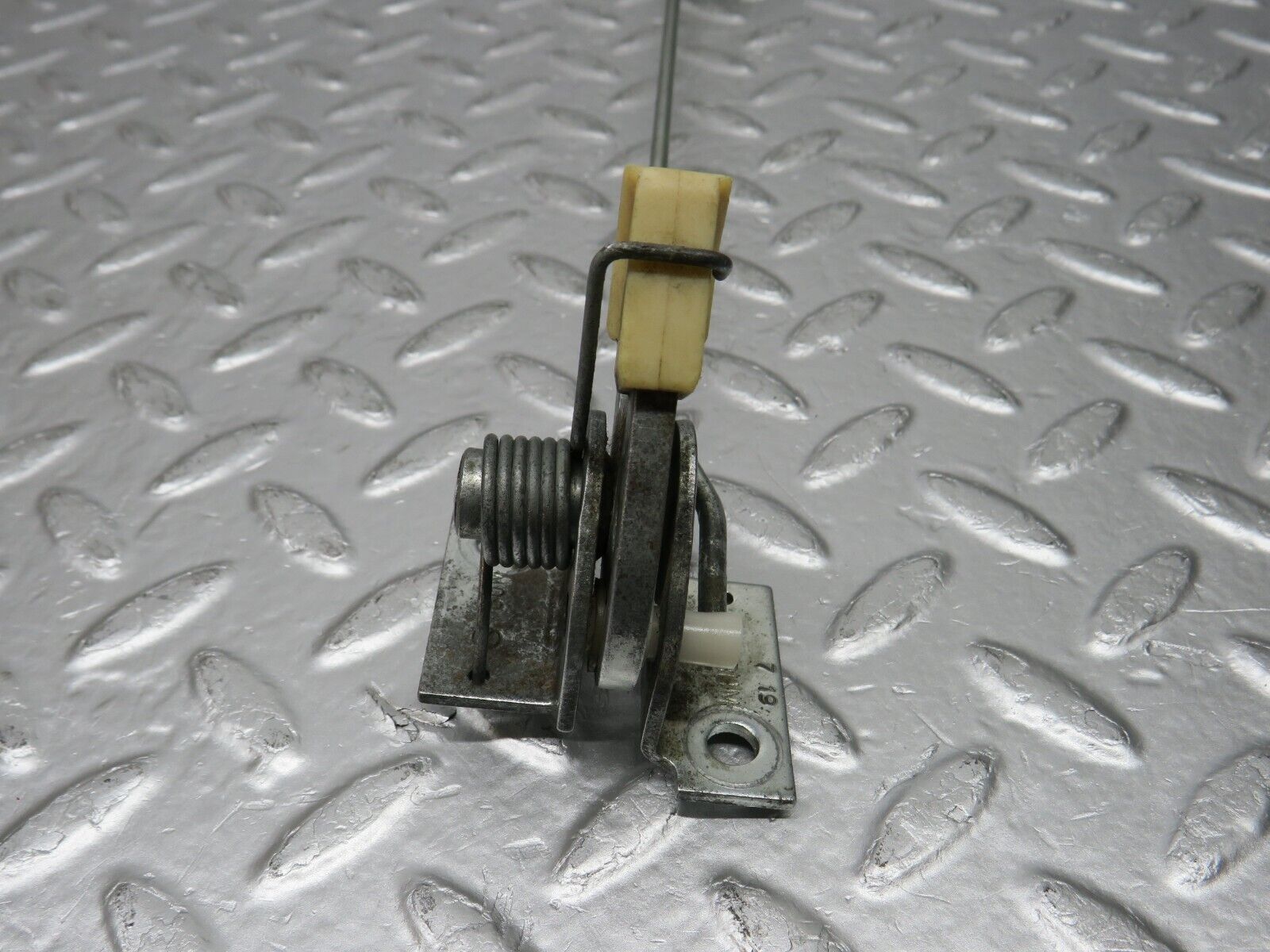 32563 Mercedes-Benz S124 300TE Wagon Rear Left Seat Bench Locking Mechanism