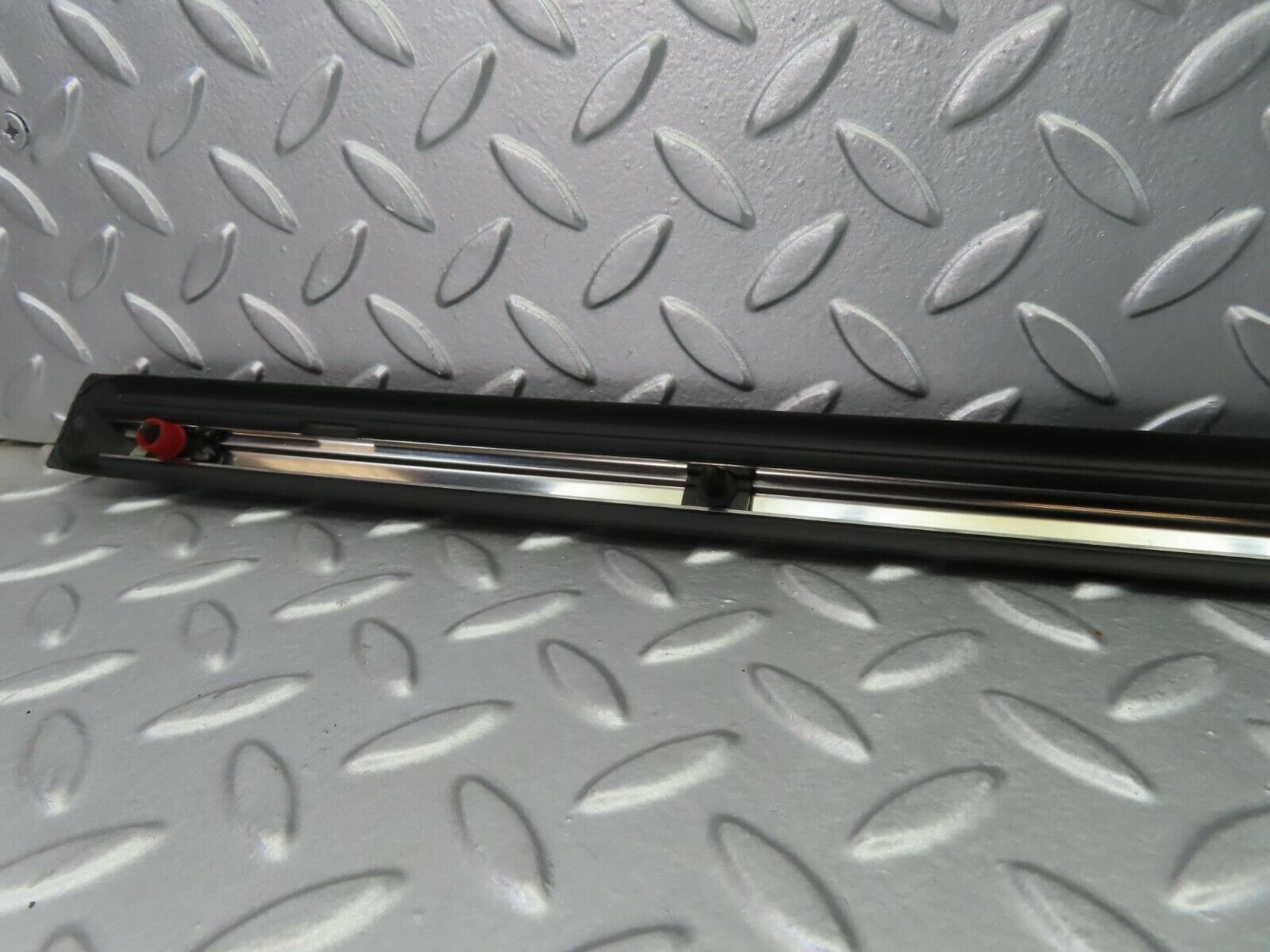 10293 Mercedes-Benz W116 Front Left Door Centre Moulding Trim