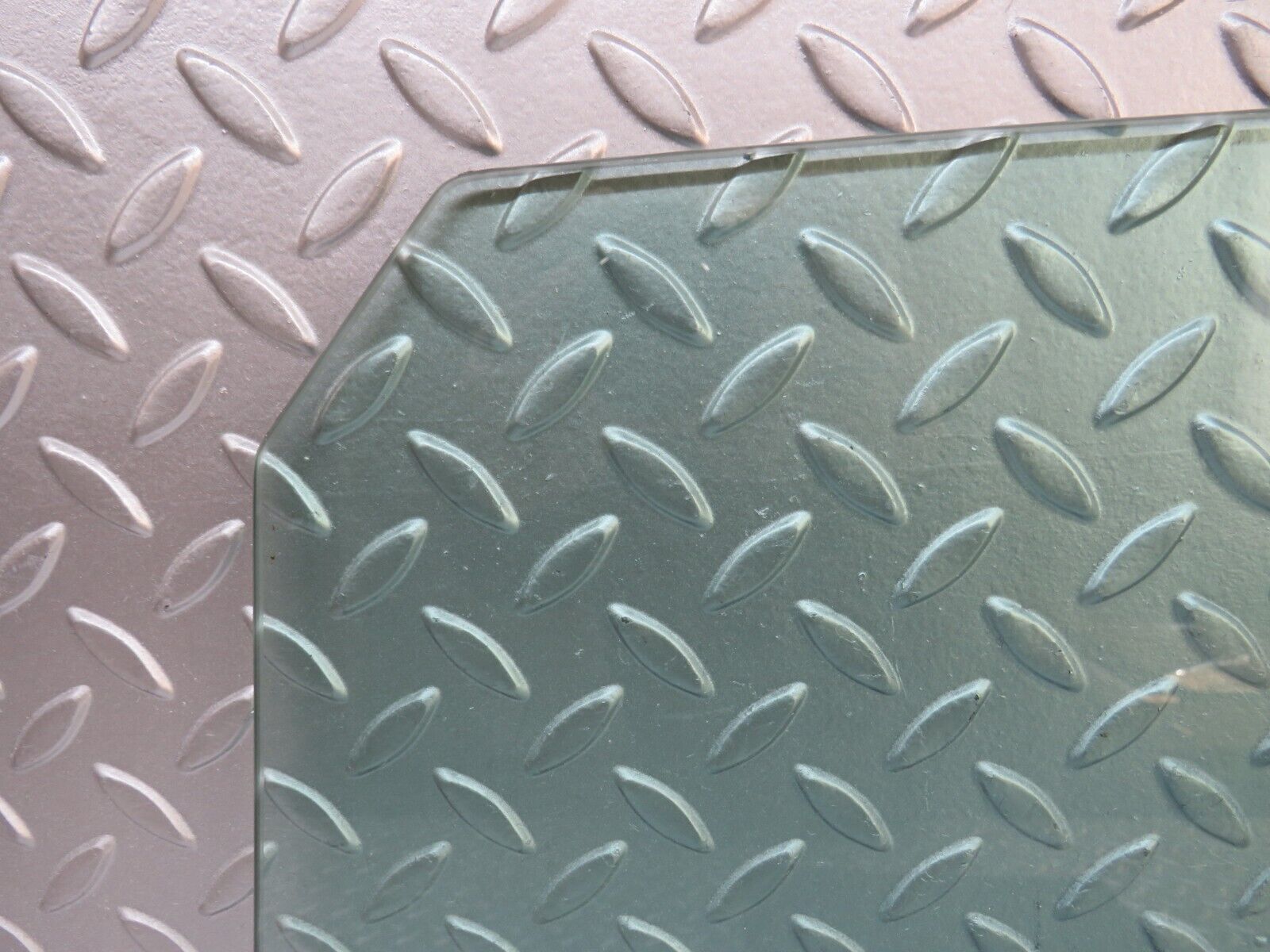 37515 Mercedes-Benz W109 300SEL Front Right Door Window Glass