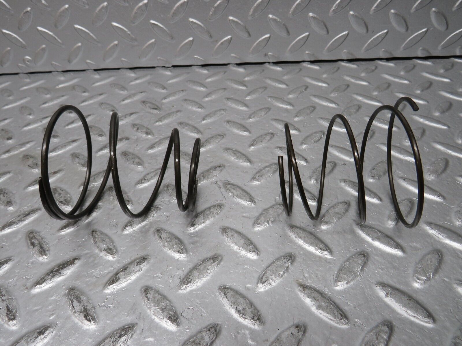 30224 Mercedes-Benz W123 230E Automatic Gearbox Piston Spring 722.122