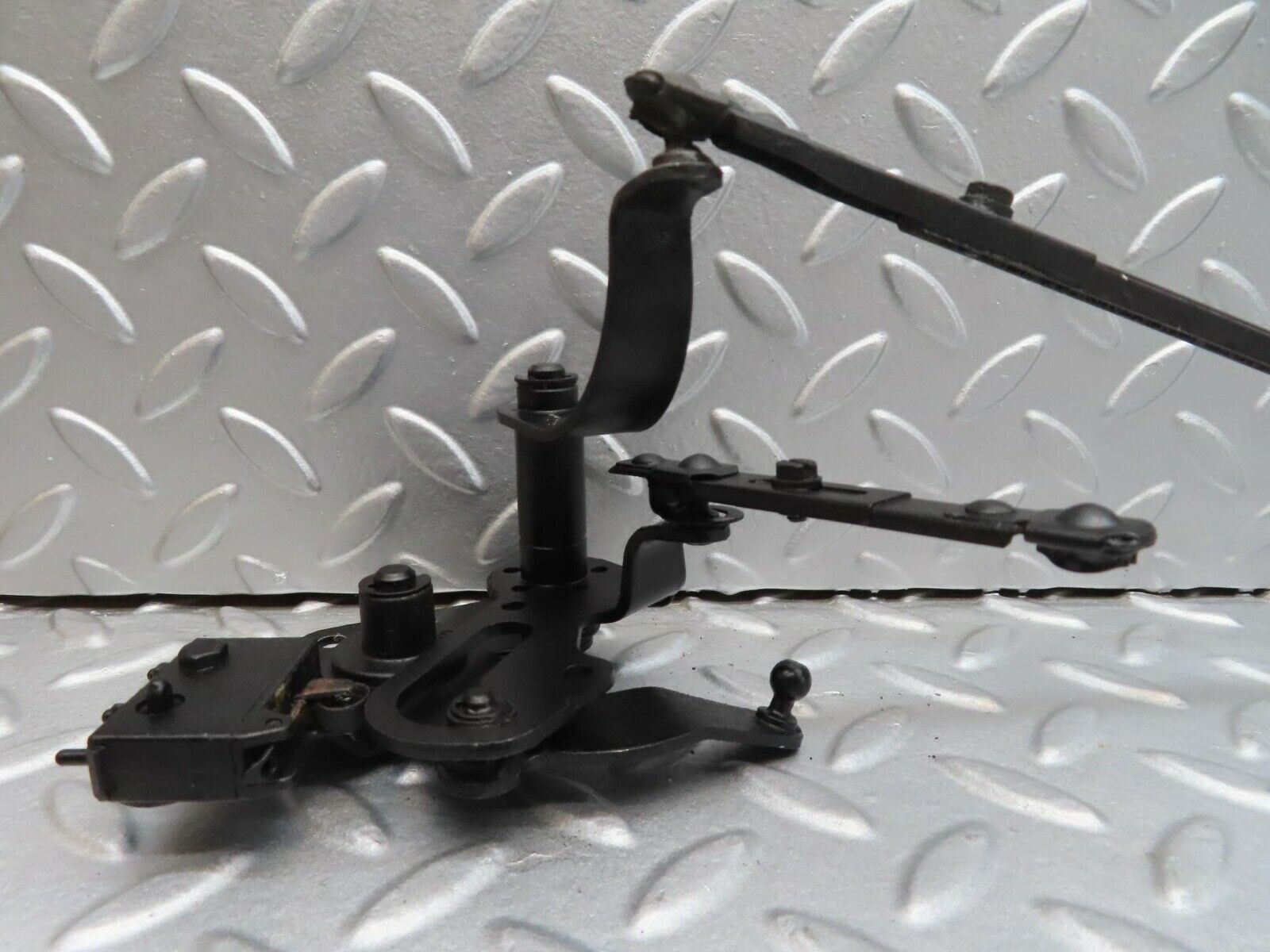 16002 Mercedes-Benz W123 280E Throttle Linkage