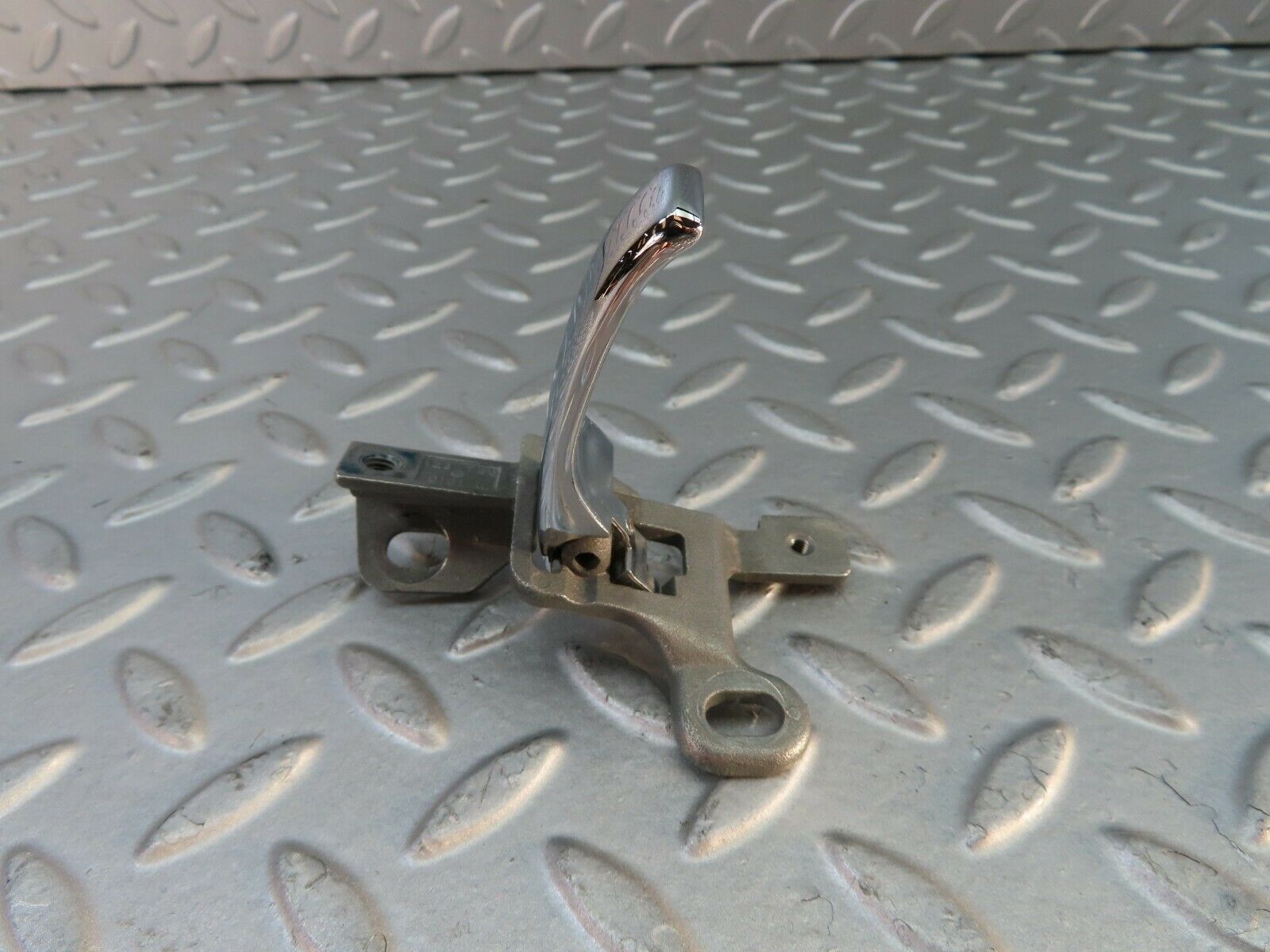 7587 Mercedes-Benz S123 230TE Wagon Left Interior Door Handle 1237600161