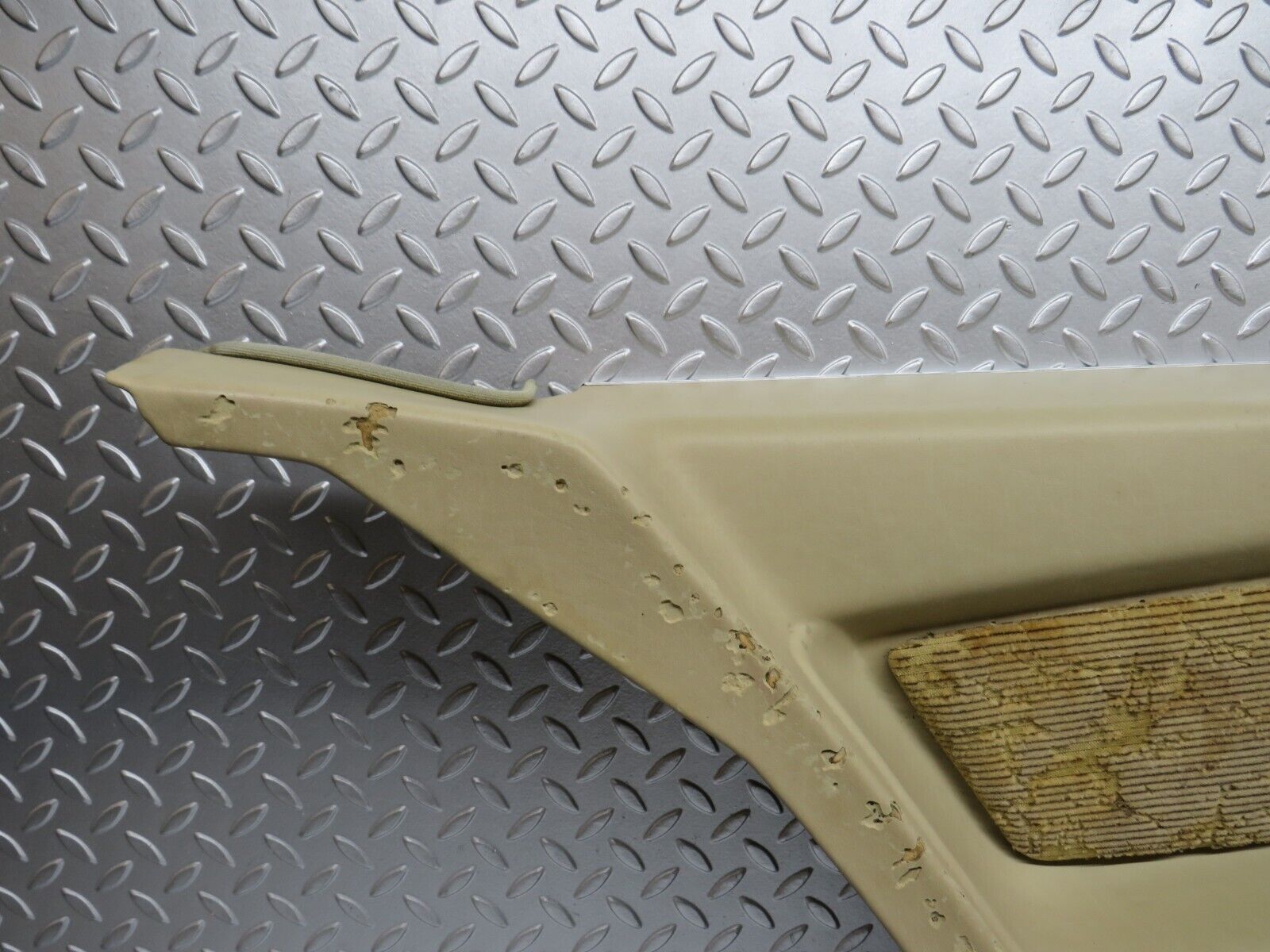 37072 Mercedes-Benz C126 420SEC Coupe Rear Left Card Panel Beige