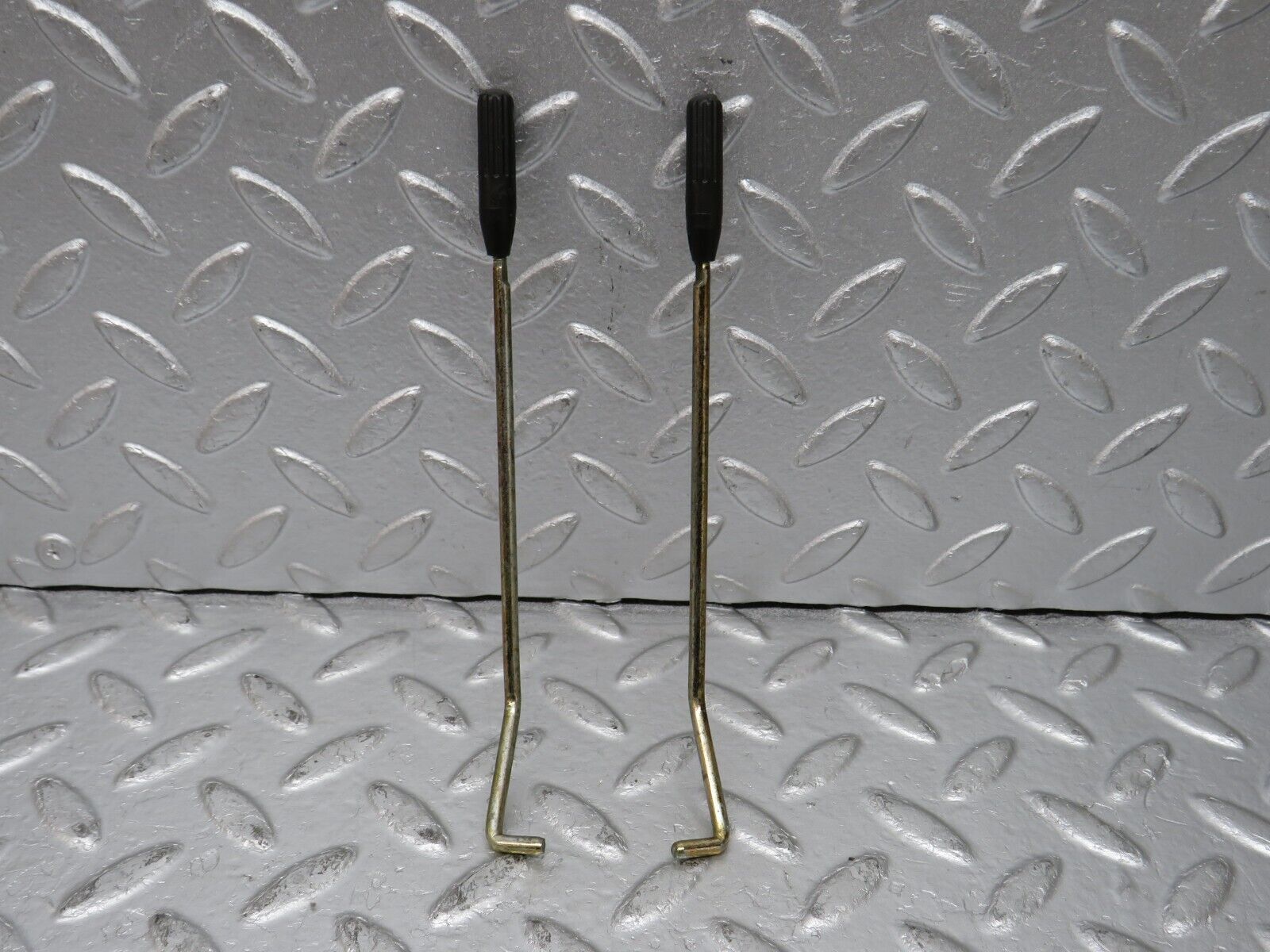 33336 Mercedes-Benz W202 C180 Front Door Lock Knob Pair