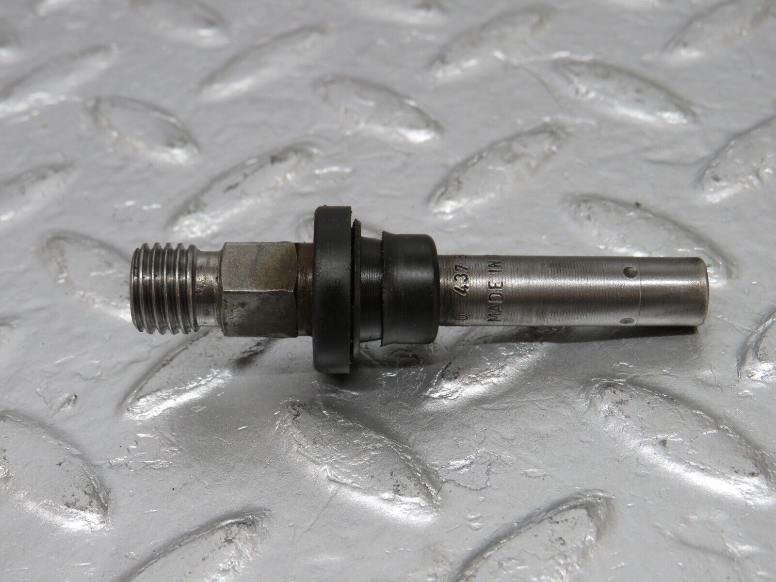 34125 Mercedes-Benz W124 260E Fuel Injector Bosch 0437502010