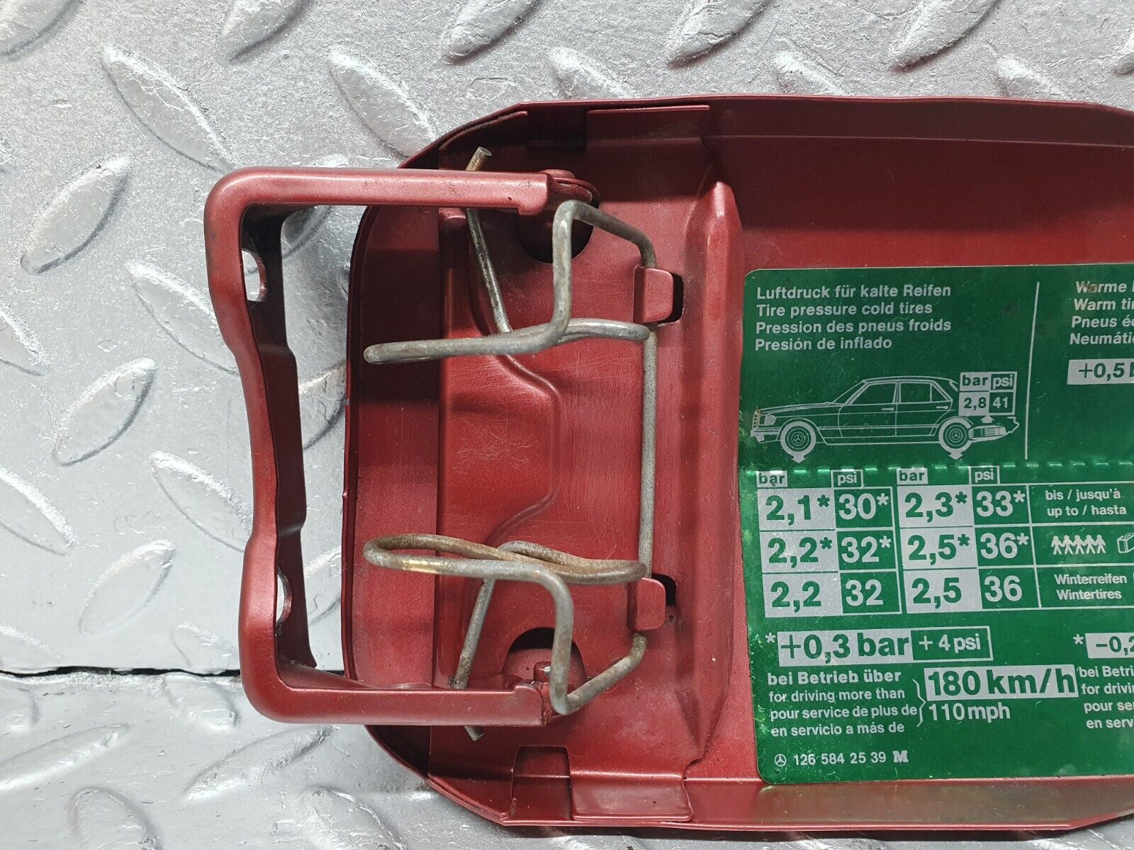 41001 Mercedes-Benz W126 300SE Fuel Tank Flap Cap 1265842539