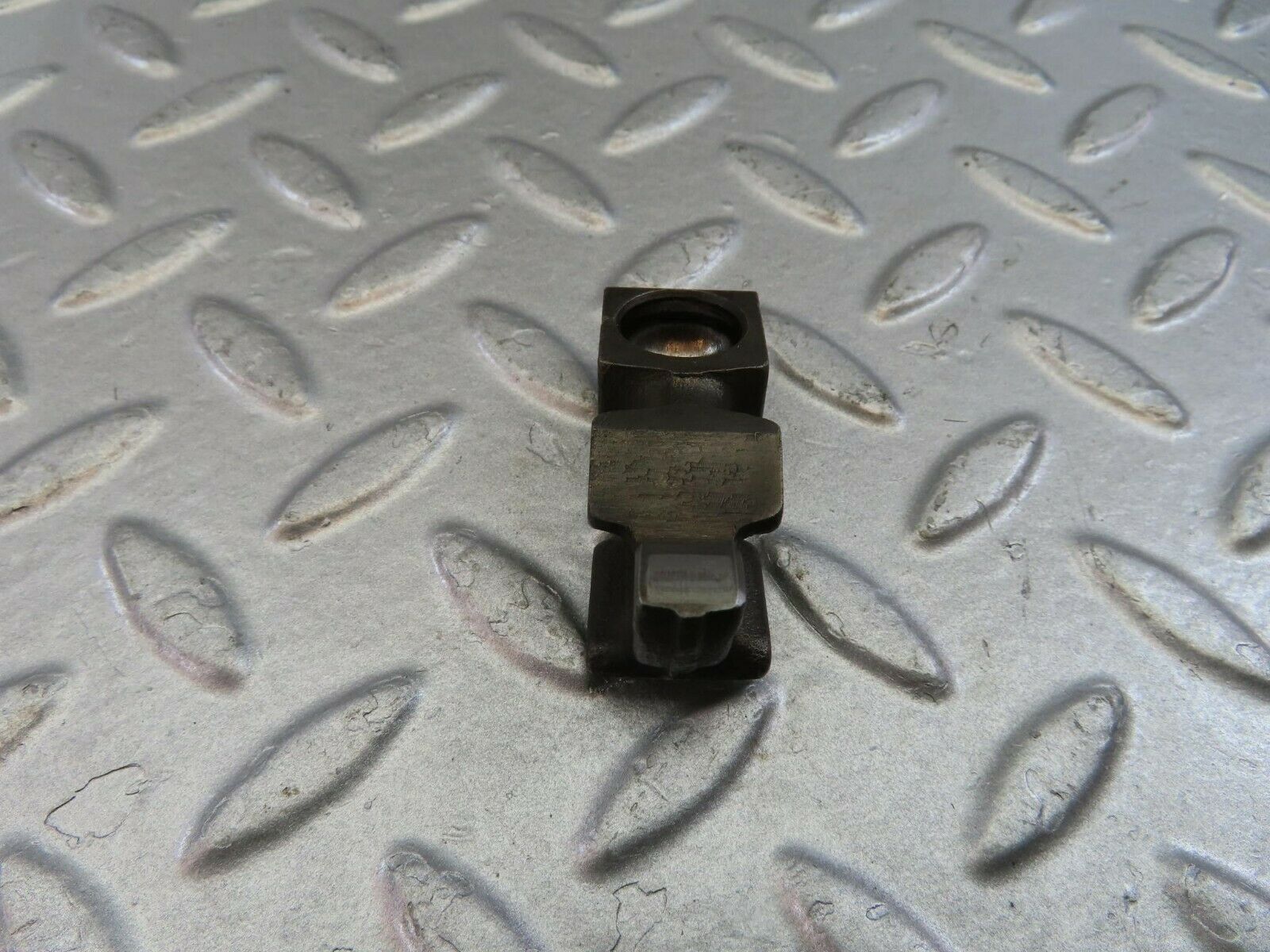 9869 Mercedes-Benz C123 280CE Coupe Valve Rocker Arm With Retaining Spring