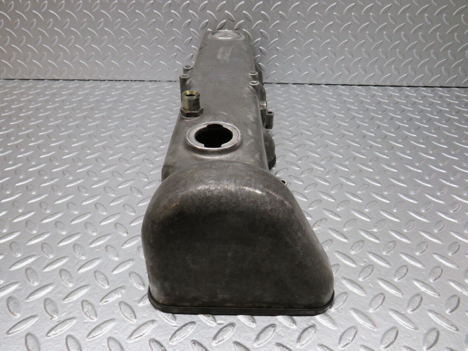 32936 Mercedes-Benz W123 300D Cylinder Head Valve Cover 6170160305