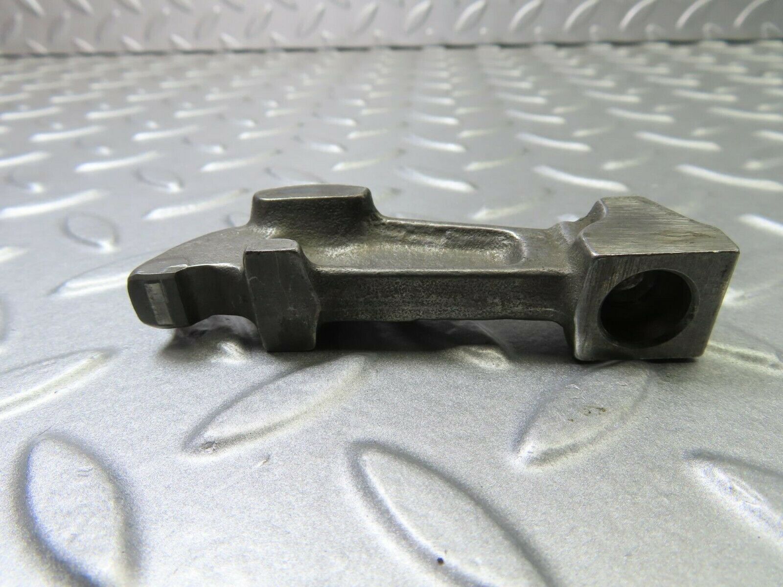 9134 Mercedes-Benz W108 Valve Rocker Arm With Retaining Spring