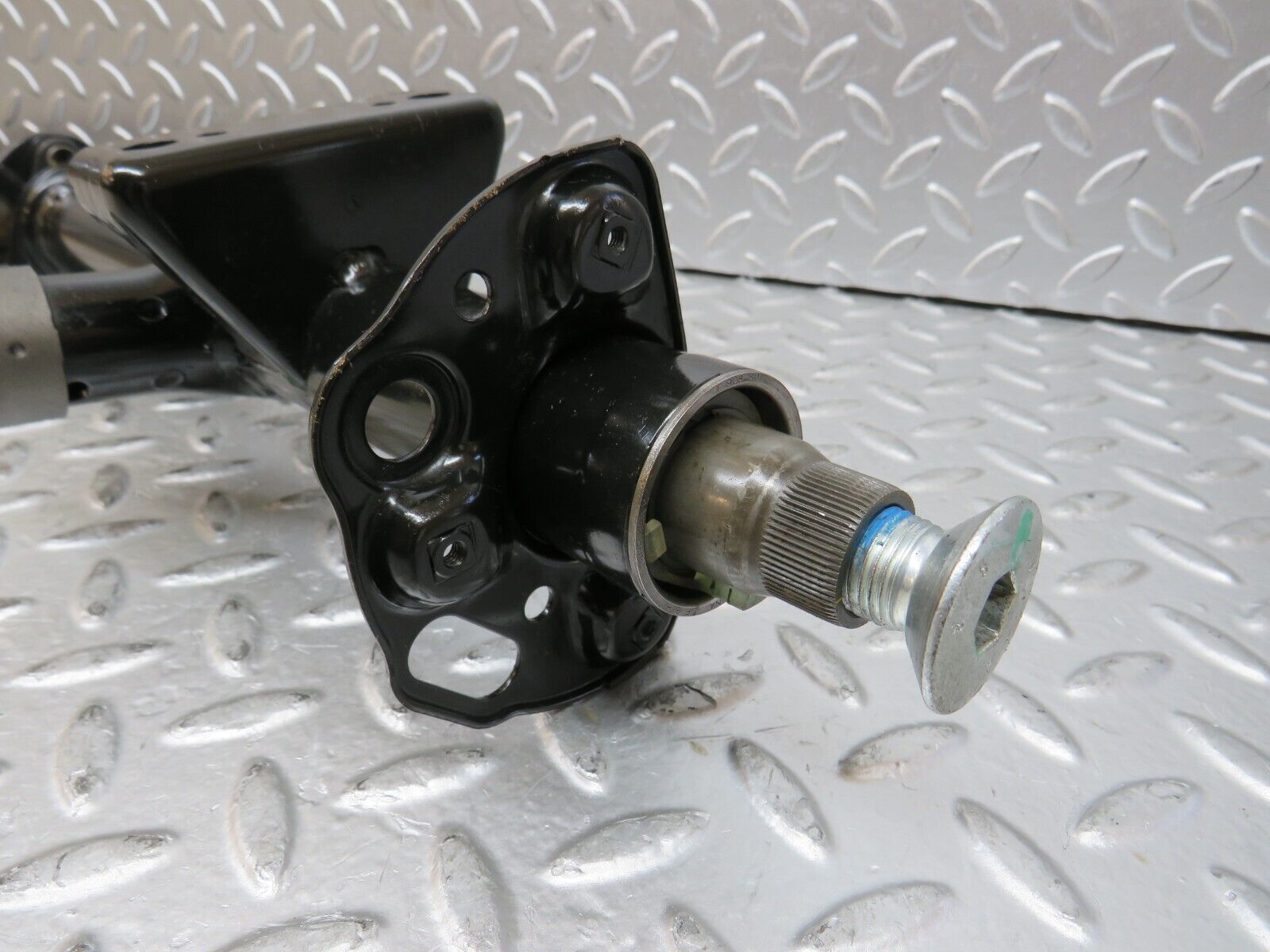 27781 Mercedes-Benz S124 300TE Wagon Steering Column