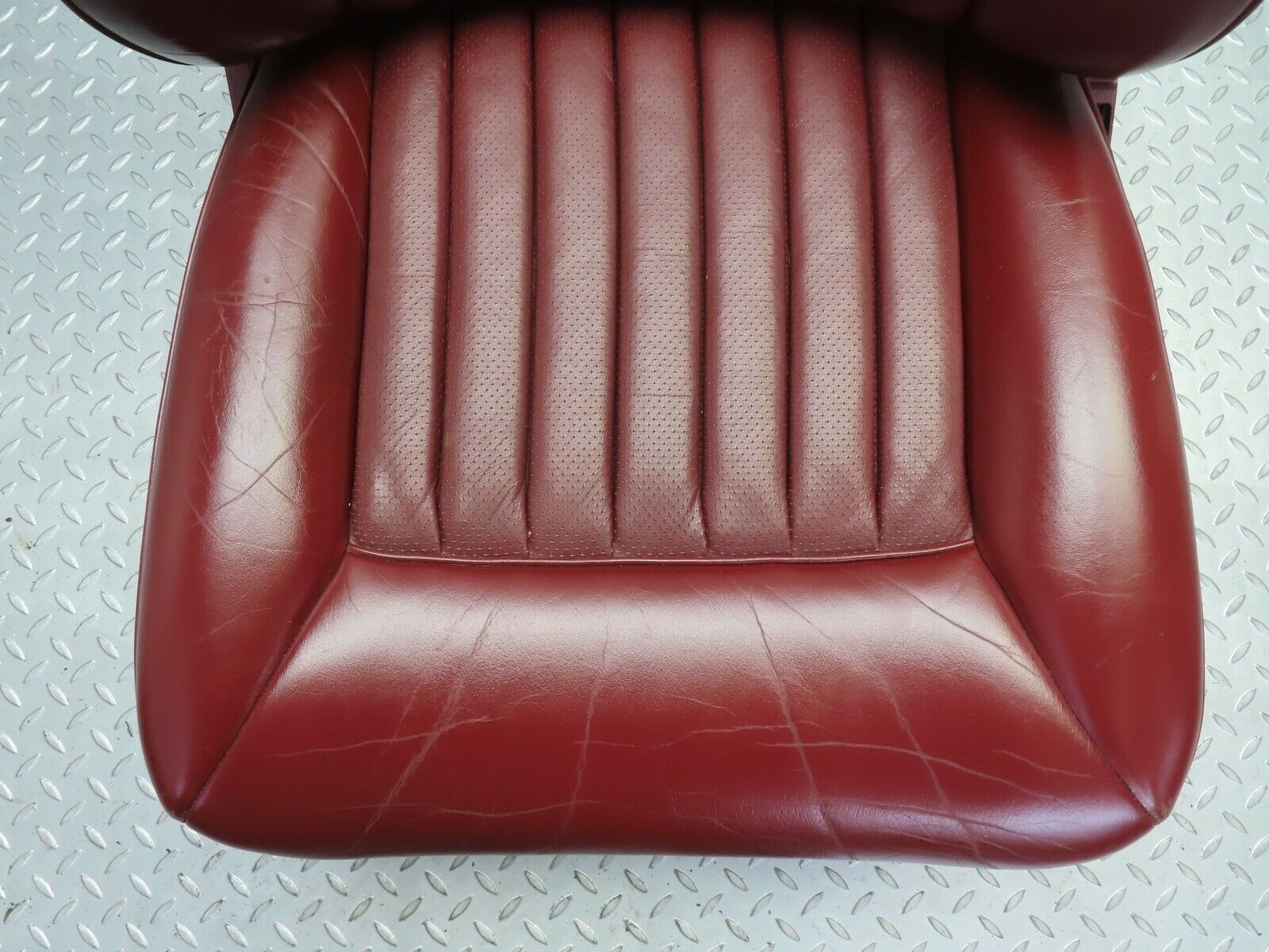 21531 Mercedes-Benz W126 300SE Front Right Seat Red Leather 1269102650