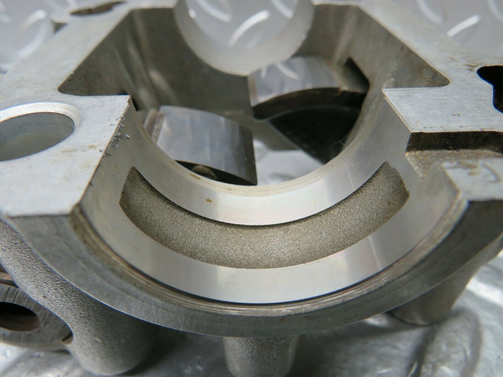 23073 Mercedes-Benz C123 230CE Coupe Rocker Arms Camshaft Bearing Block 1020512110