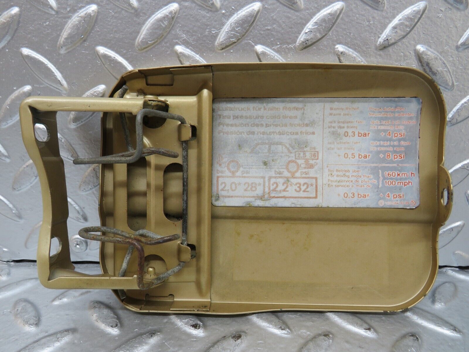 27302 Mercedes-Benz W123 280E Fuel Tank Flap Cap 1235840039