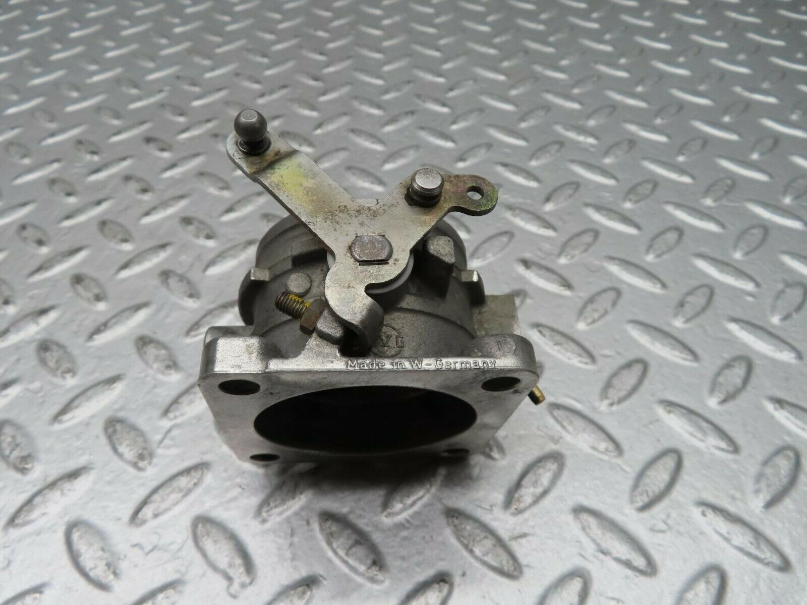 15271 Mercedes-Benz W123 230E Throttle Body Valve