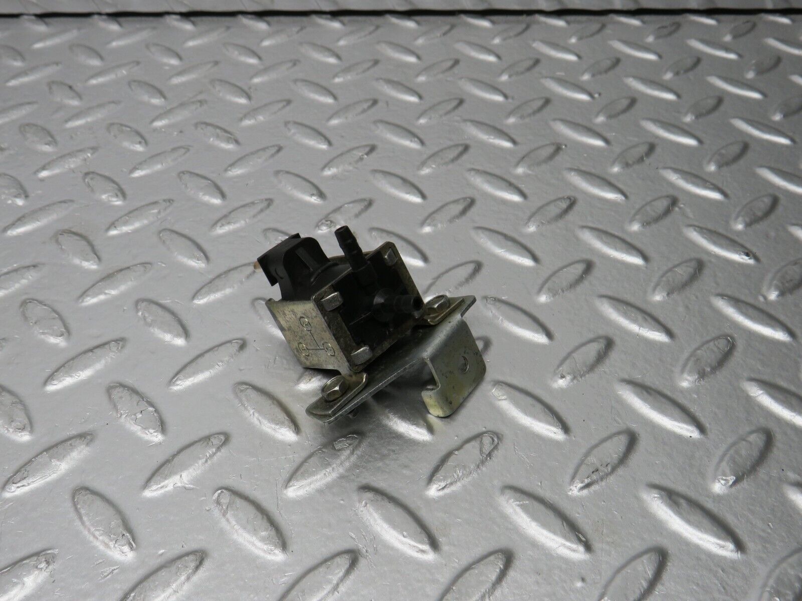 31618 Mercedes-Benz W201 190LE 1.8L Vacuum Control Valve Pierburg 0015407097