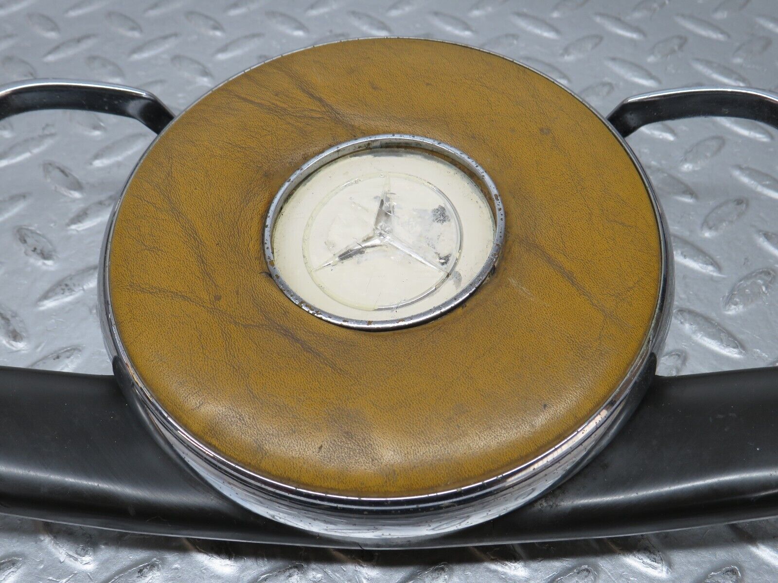 35679 Mercedes-Benz W108 Steering Wheel