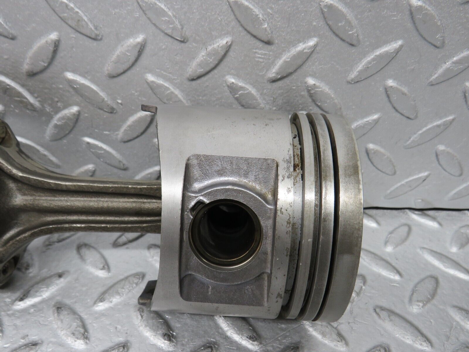 37630 Mercedes-Benz W109 300SEL Piston With Connecting Rod 91.5 mm