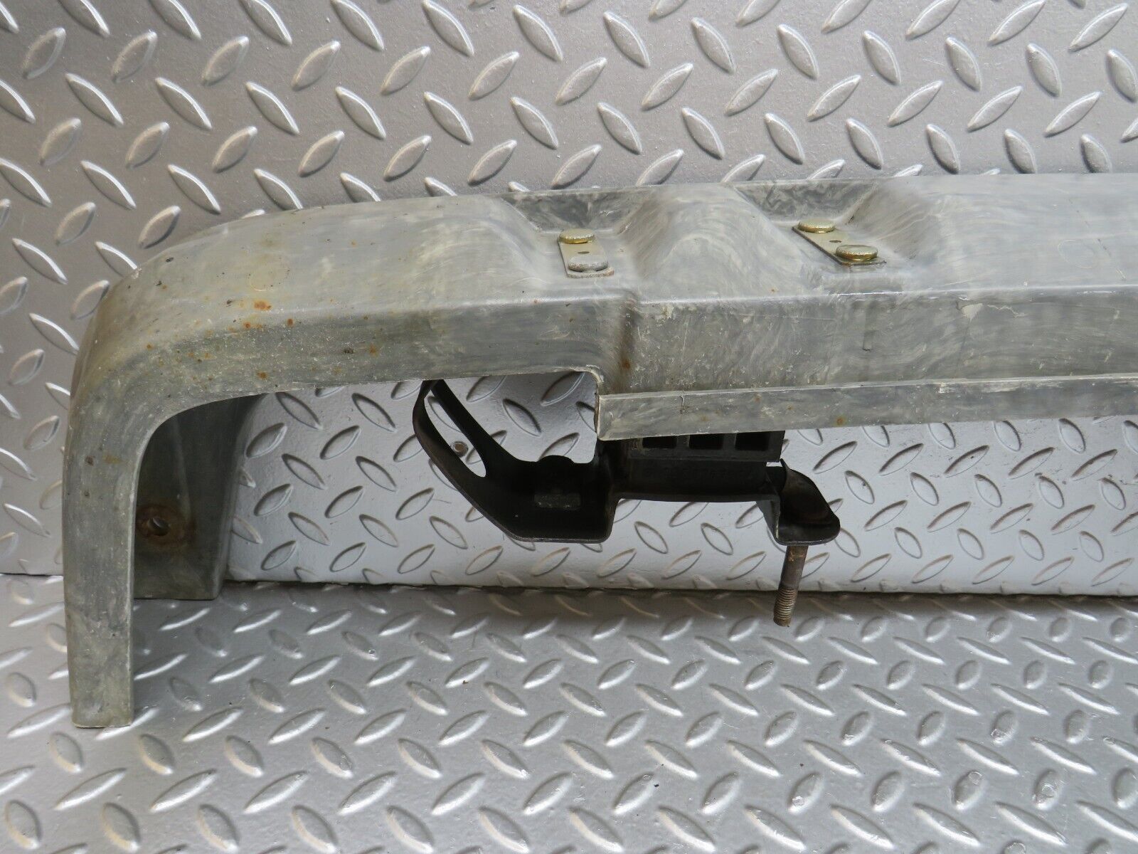 36313 Mercedes-Benz W126 420SE Rear Bumper Bracket Reinforcement 1268851105