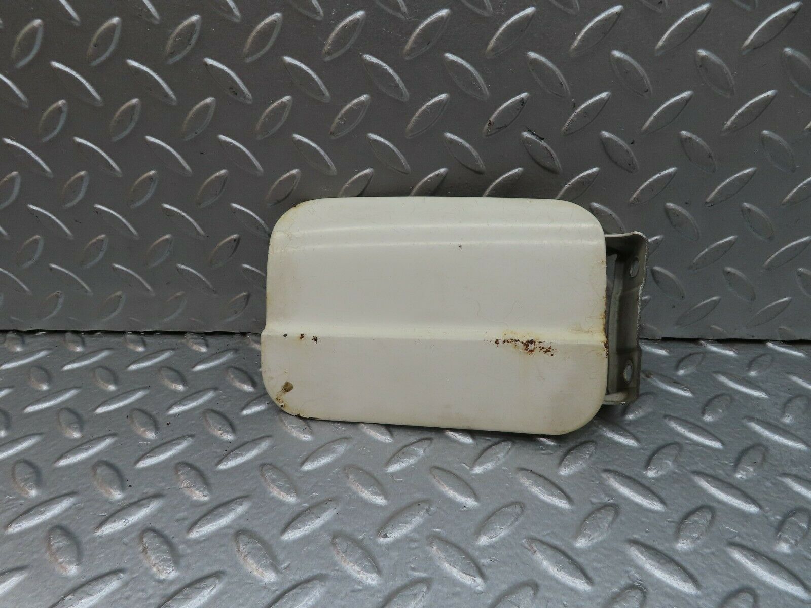 18052 Mercedes-Benz W123 200 Fuel Tank Flap Cap 1235840039