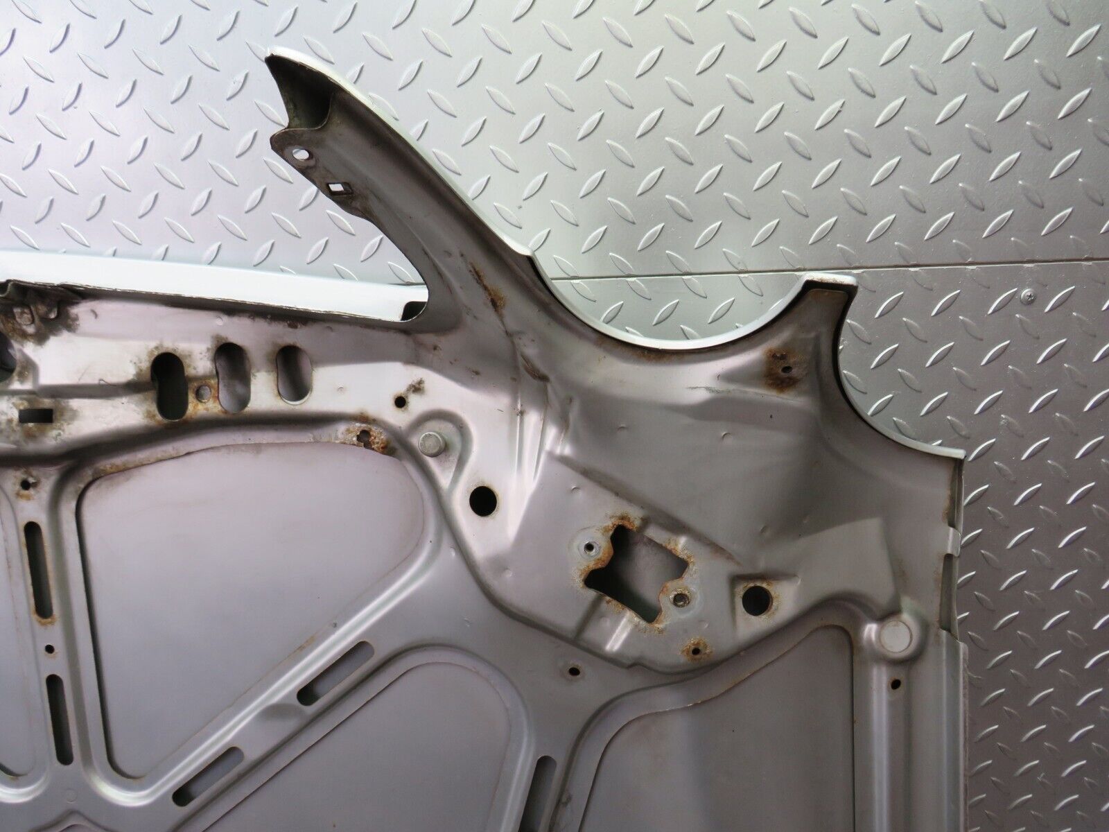 34728 Mercedes-Benz W210 320E Bonnet