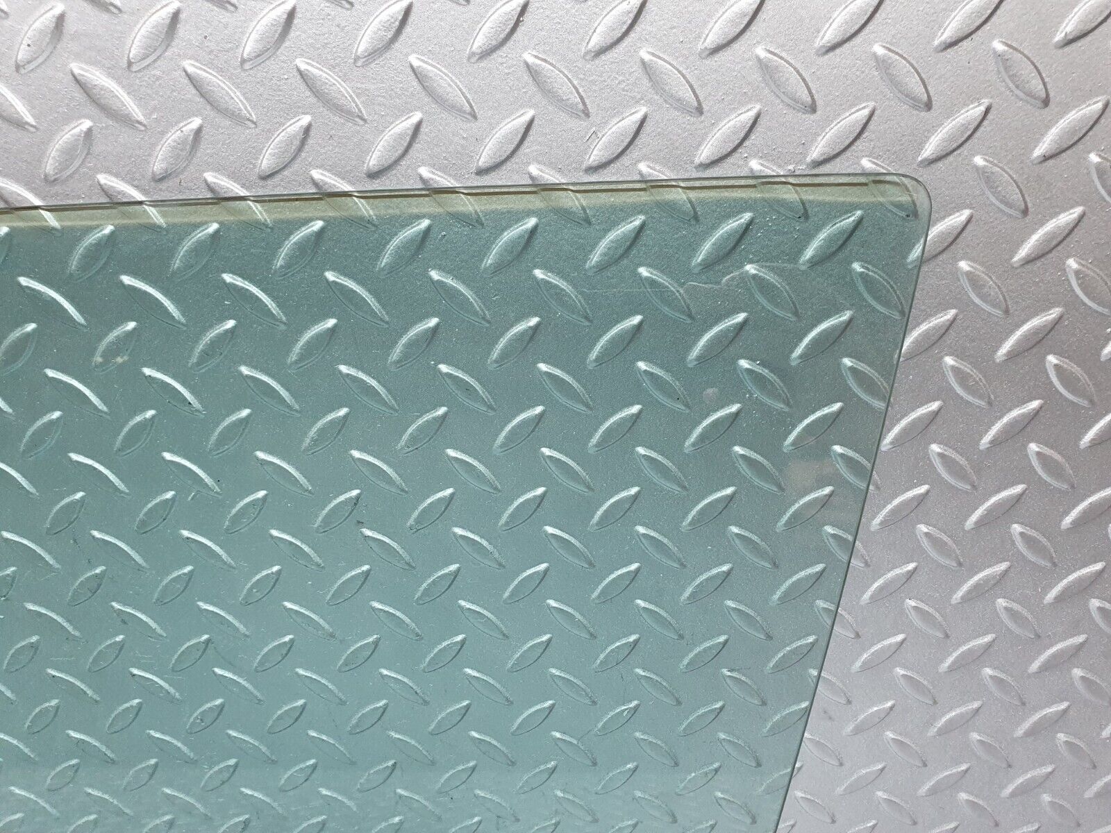 41408 Mercedes-Benz W124 200E Front Left Door Window Glass