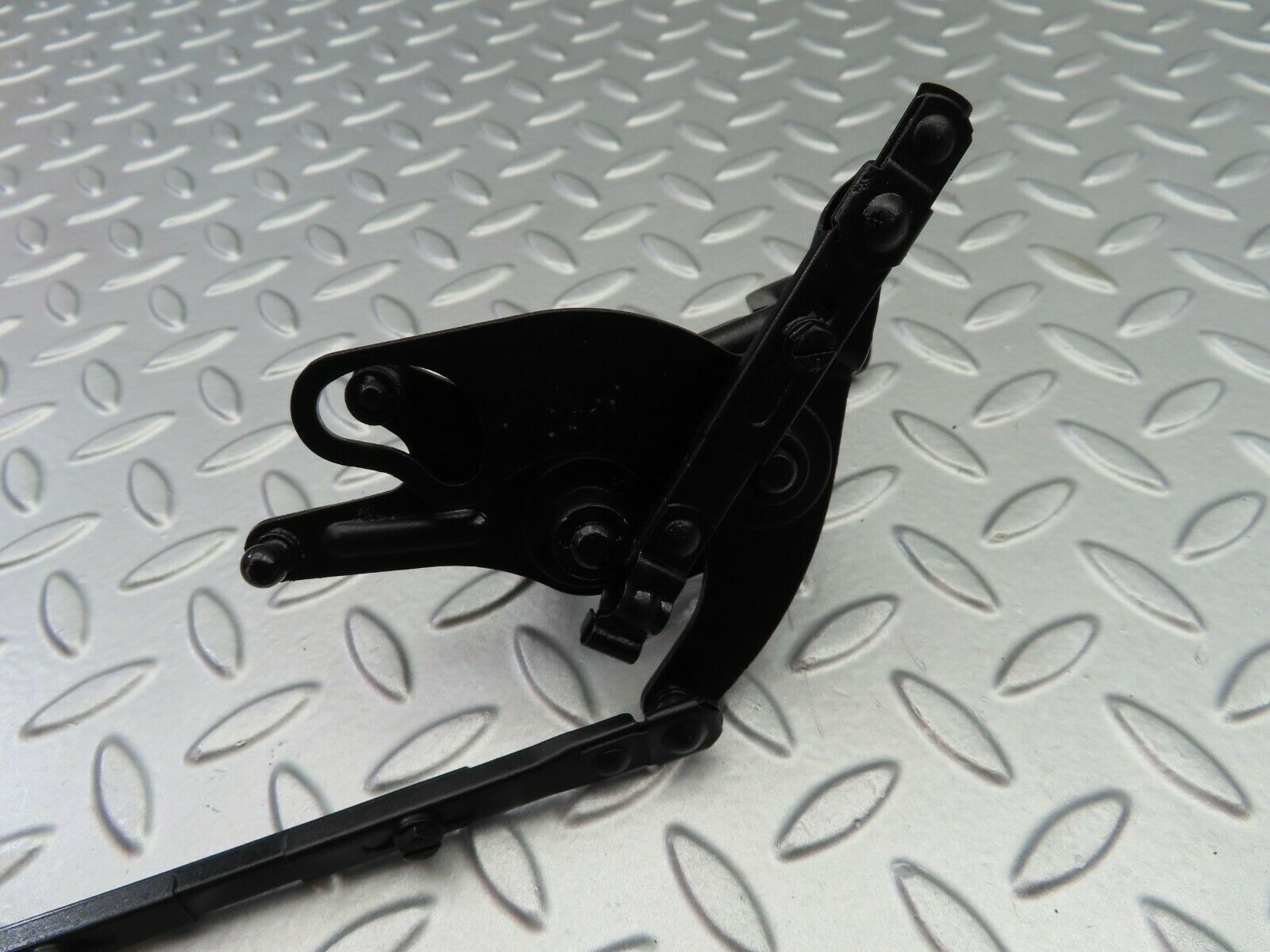 6394 Mercedes-Benz W126 380SE Throttle Linkage Accelerator