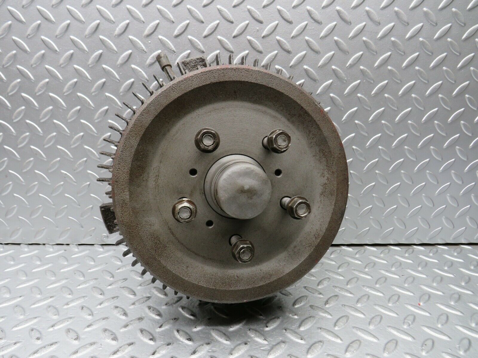 21947 Mercedes-Benz W121 190b Ponton Front Right Wheel Hub