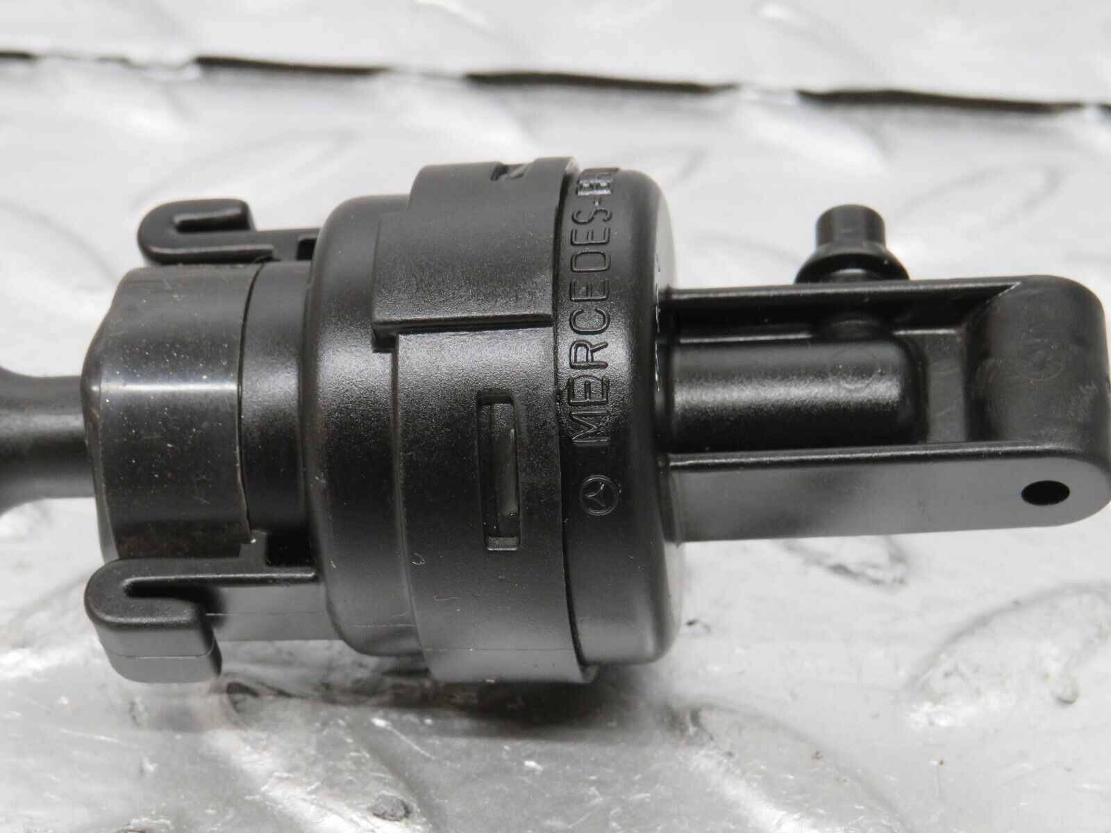 24963 Mercedes-Benz W140 S320 Left Door Lock Vacuum Actuator 400139