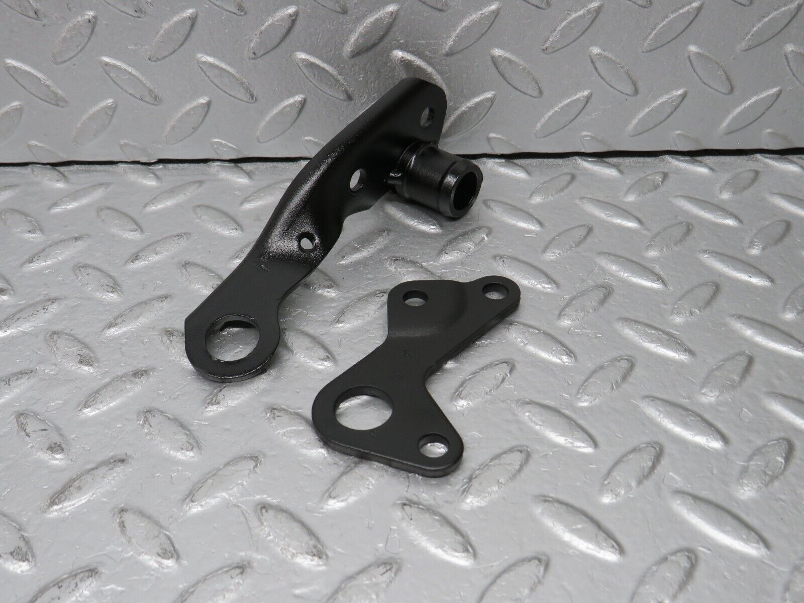 38972 Mercedes-Benz W201 190E 2.6L Engine Lifting Eyes Hooks