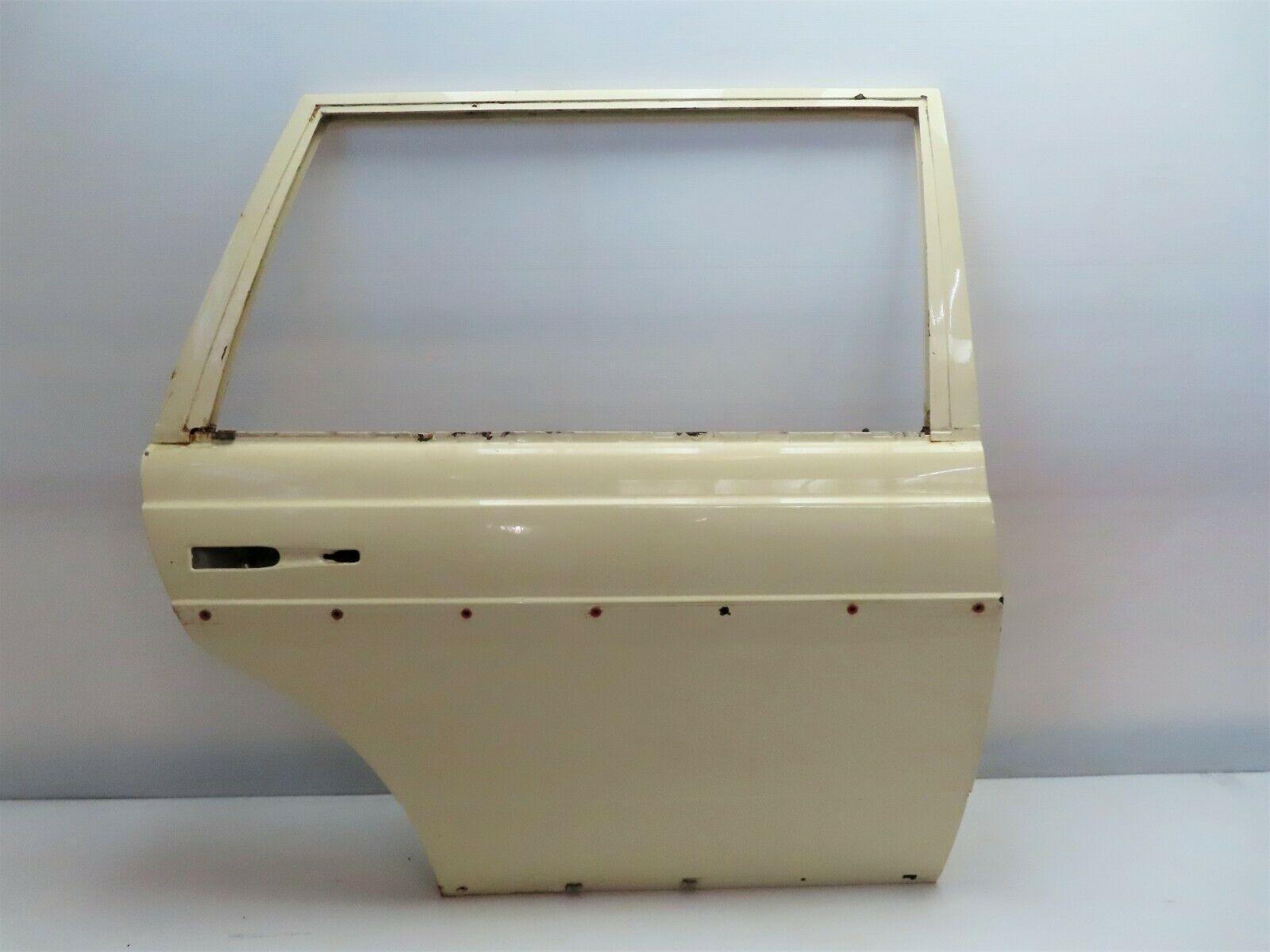 7805 Mercedes-Benz S123 230TE Wagon Rear Right Door