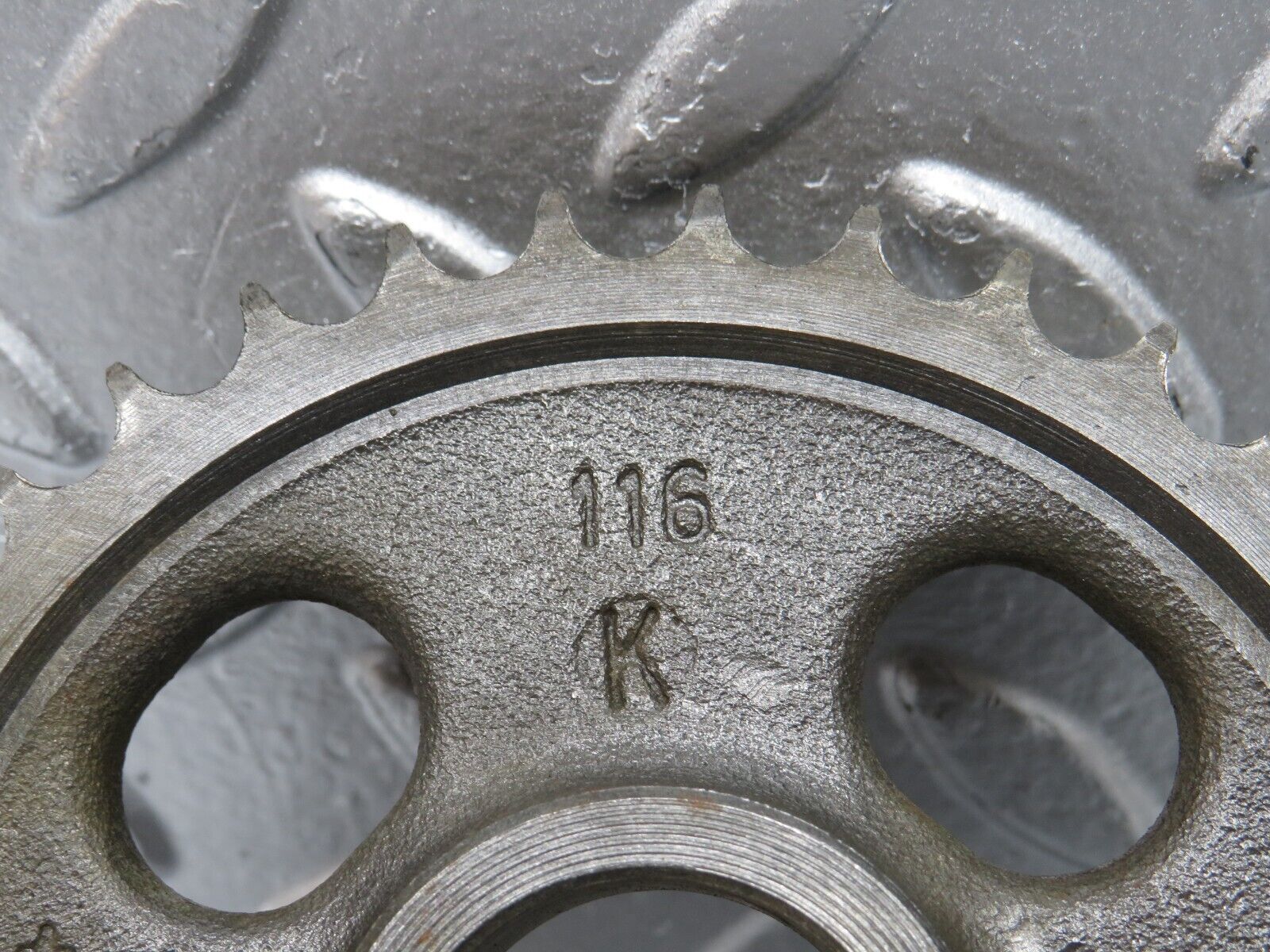 0019 Mercedes-Benz W116 350SE Camshaft Timing Gear 1160520601