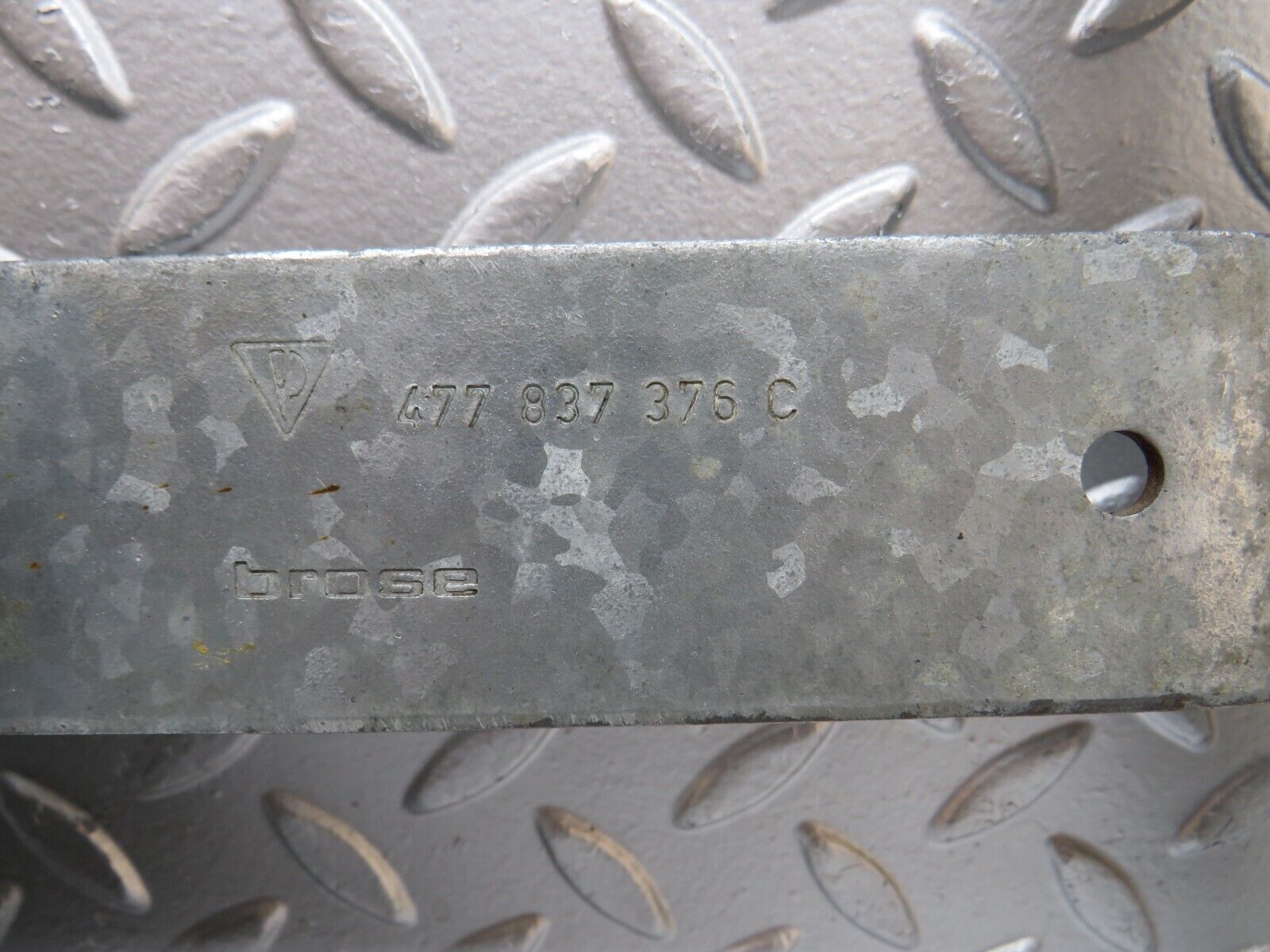 30070 Porsche 924 Right Door Power Window Regulator 477837376