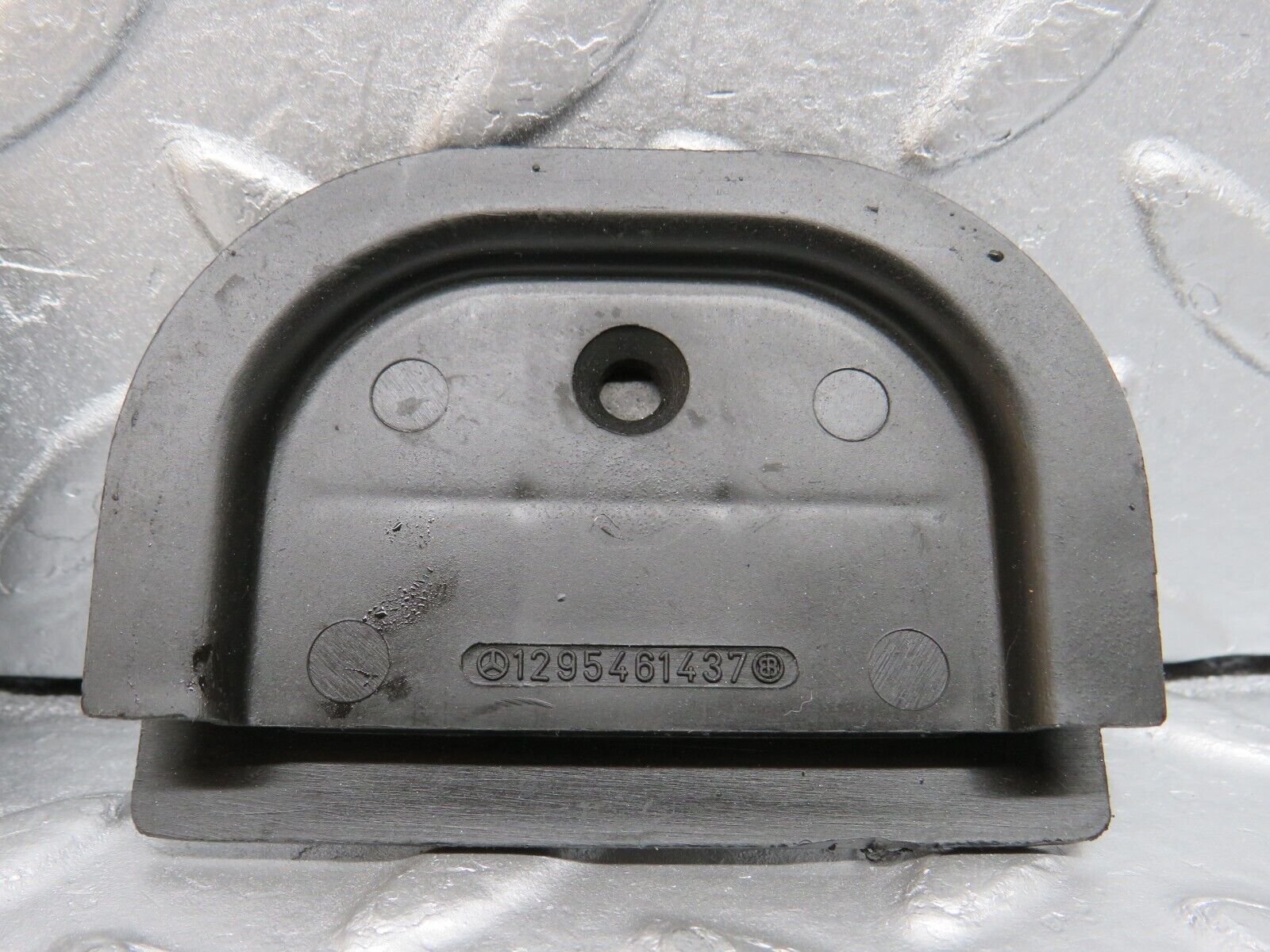 39766 Mercedes-Benz R129 320SL Coupe Front Panel Grommet 2x 1295461437