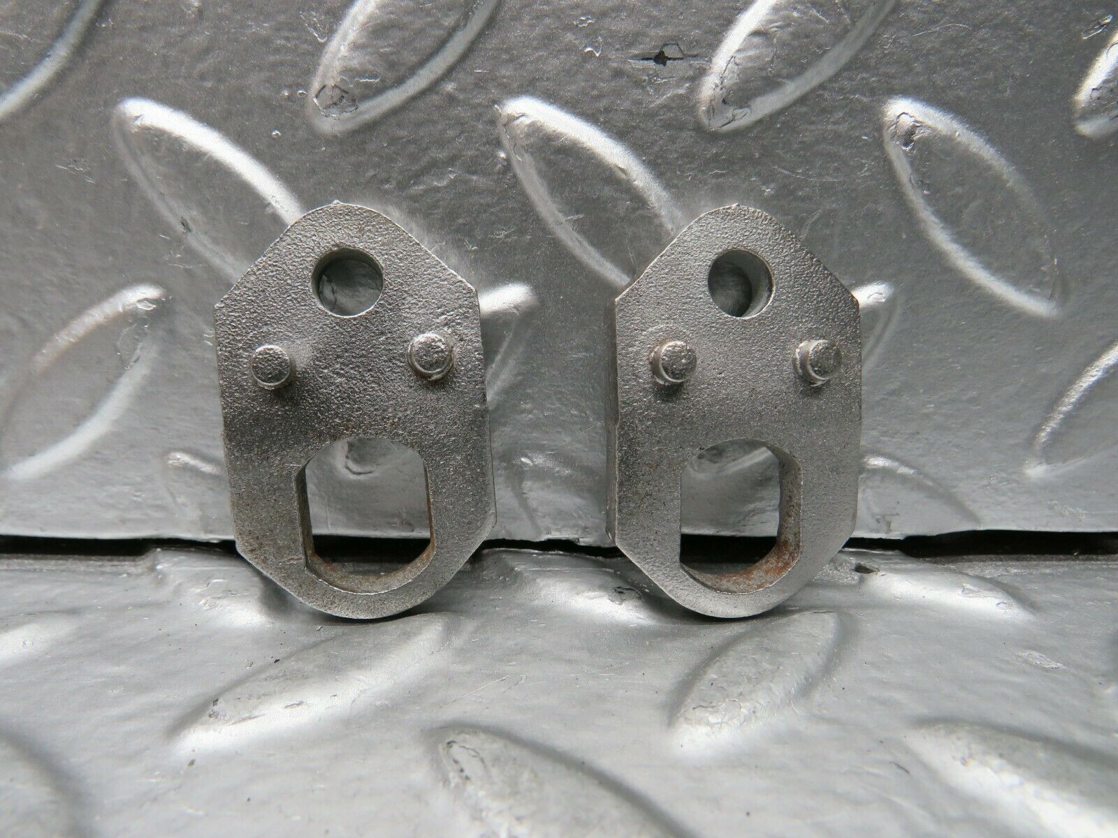 23172 Mercedes-Benz C107 450SLC Coupe Fuel Injector Bracket Pair