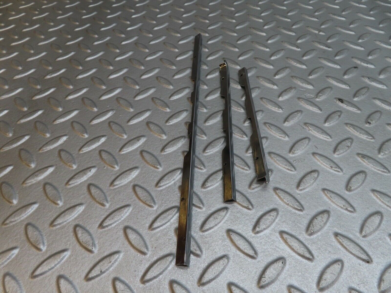 17886 Mercedes-Benz W116 450SEL Dashboard Chrome Trim