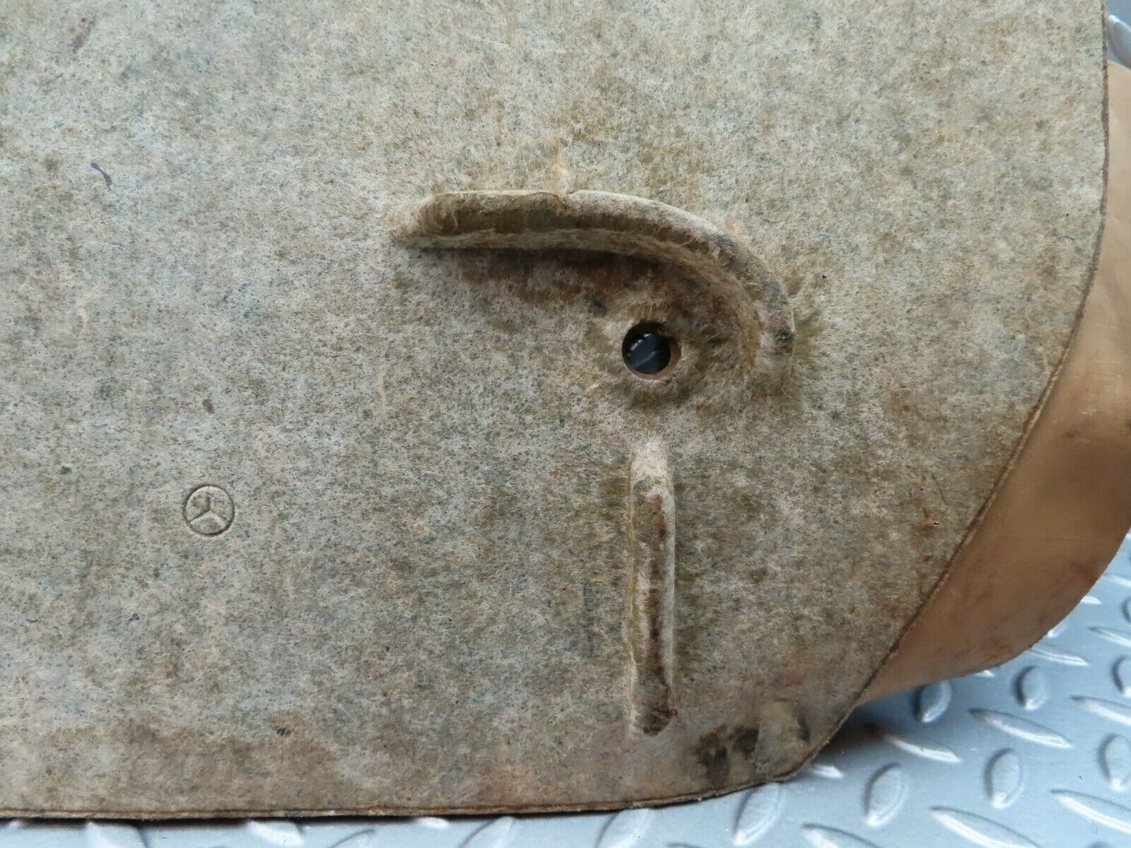 6652 Mercedes-Benz S124 E220 Wagon Centre Console Cover Carpet Left Side