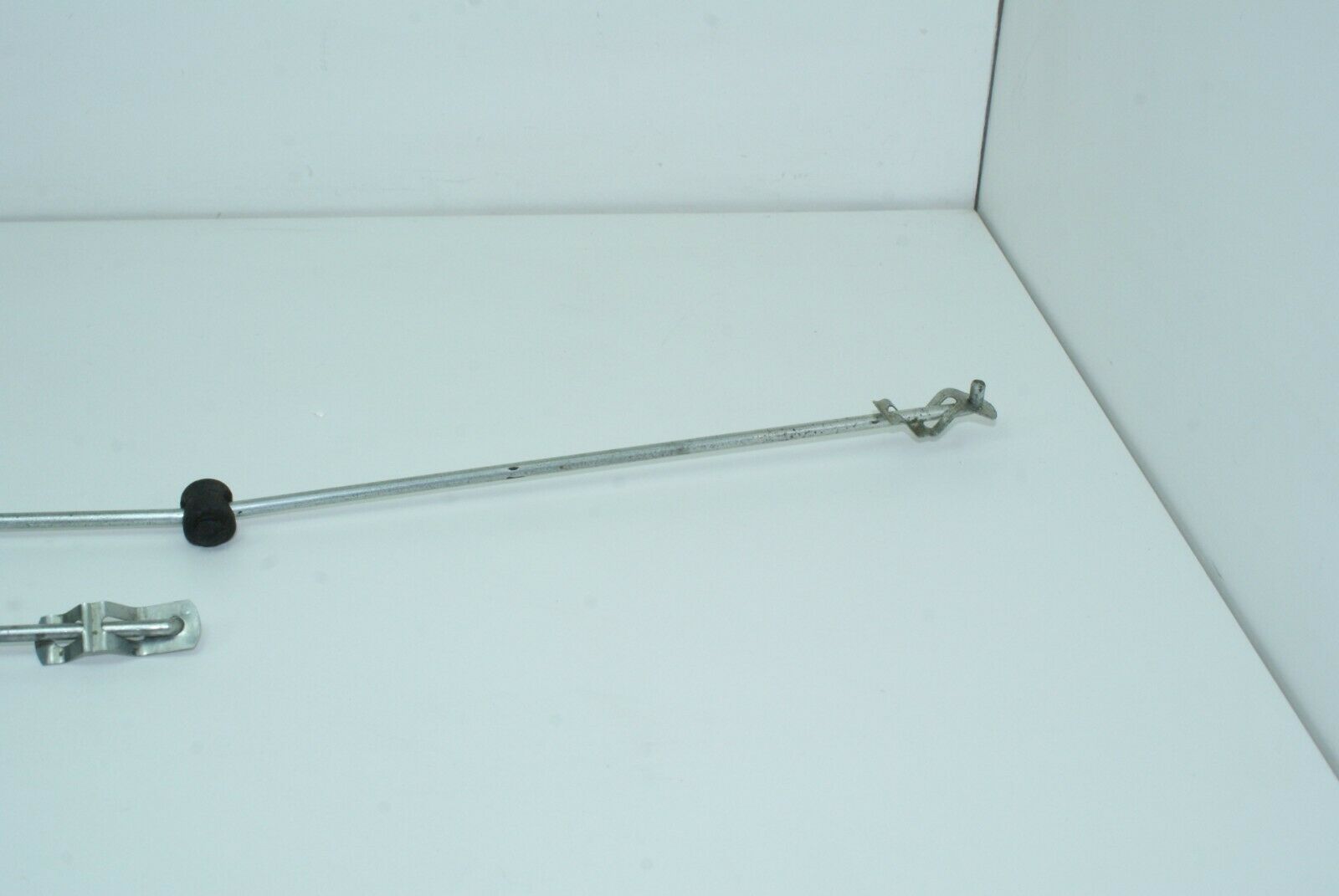 2073 Mercedes-Benz W105 219 PONTON Door Lock Control Bar Rear Right