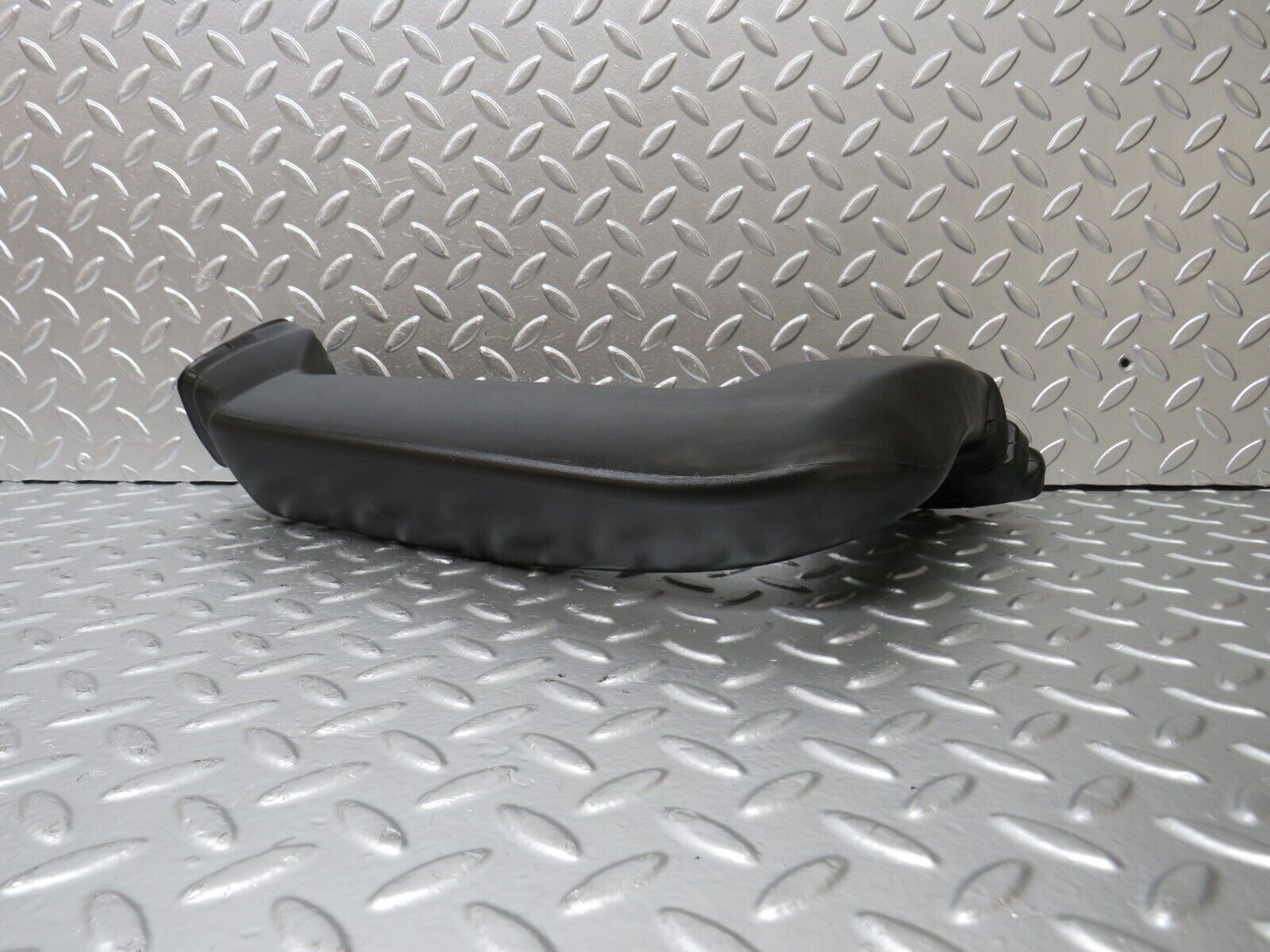 25140 Mercedes-Benz W201 190D Air Duct Pipe Hose Left 2018310946