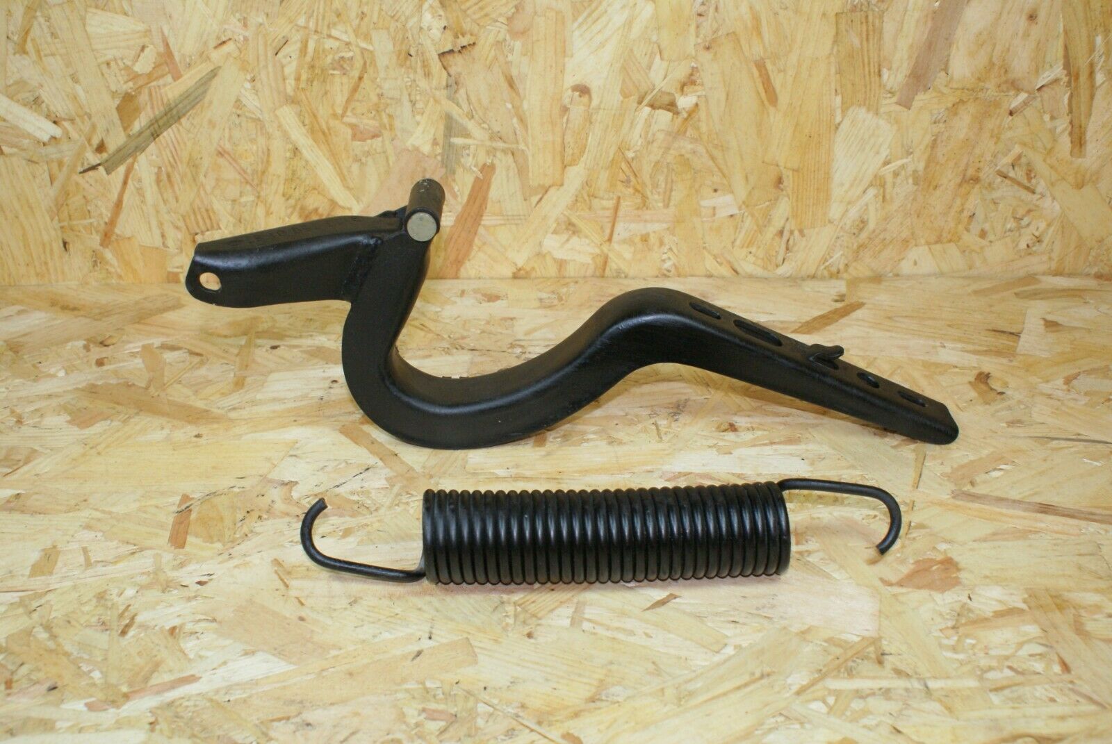 2236 Mercedes-Benz W123 280E Rear Trunk Lid Hinge Left Side 1237500187