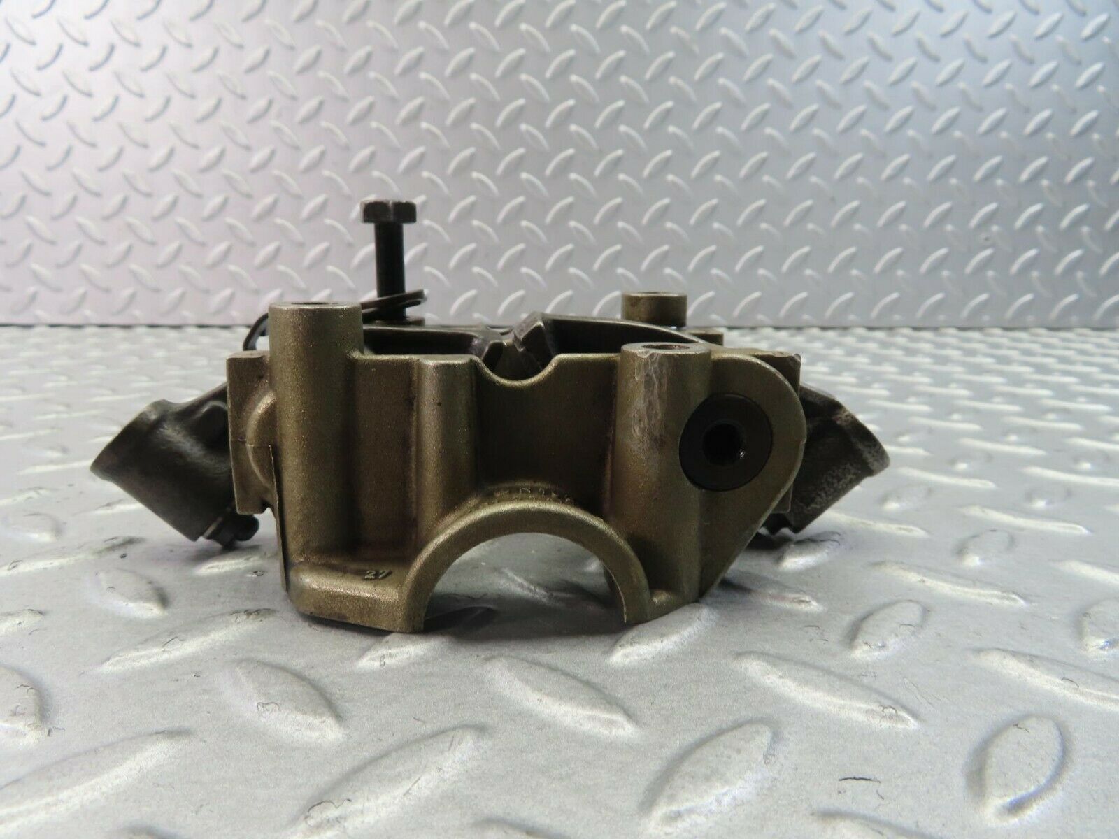 8576 Mercedes-Benz S123 Rocker Arms Camshaft Bearing Block 1020512110