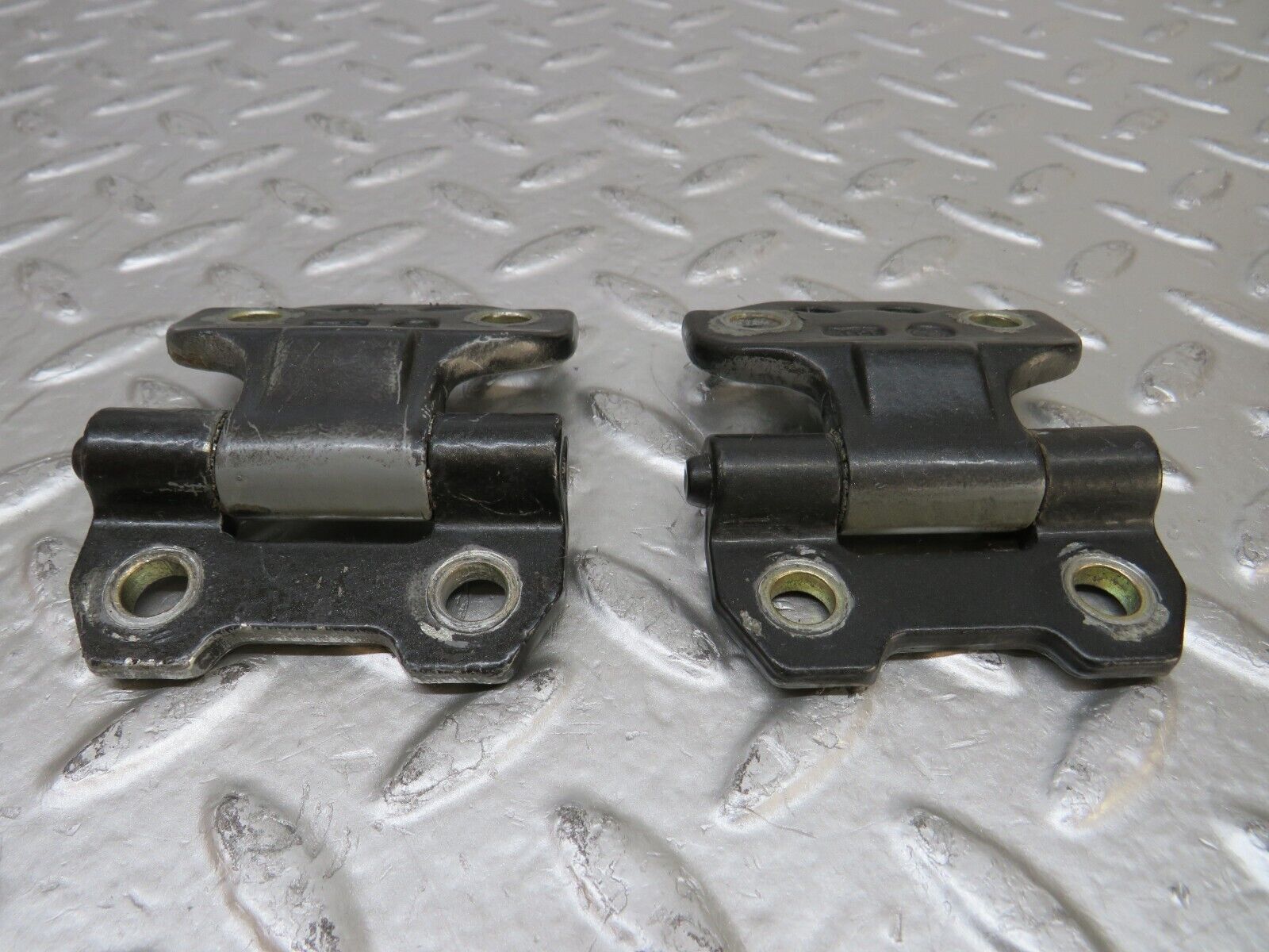 26701 Mercedes-Benz C124 220CE Coupe Left Door Hinge Pair