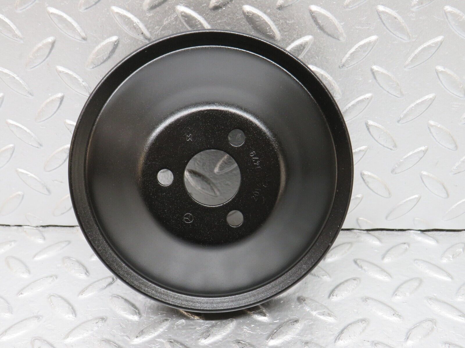 33755 Mercedes-Benz W201 190E 2.0L Power Steering Pump Pulley 2014600479