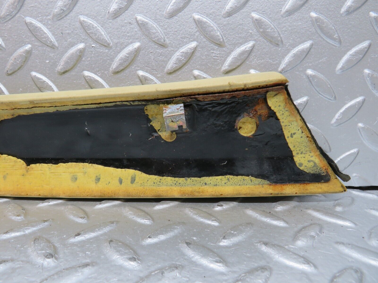 0497 Mercedes-Benz W123 230E A Pillar Cover Panel Left Beige