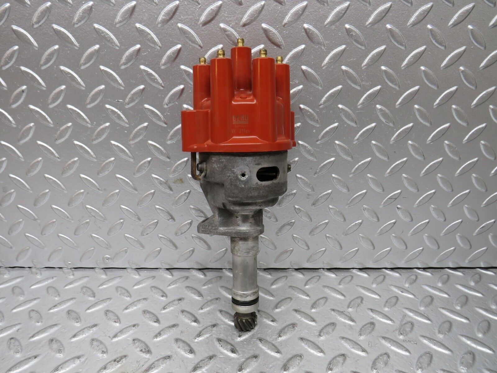 27385 Mercedes-Benz W123 280E Ignition Distributor Bosch 0031580901