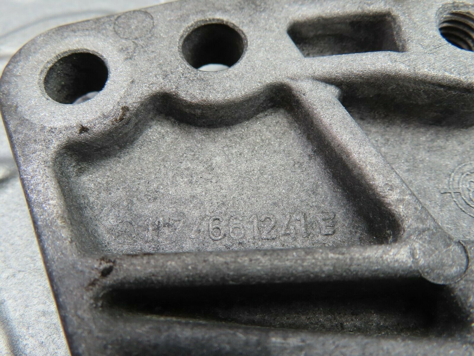 6317 Mercedes-Benz W126 380SE Power Steering Pump Bracket 1174661241