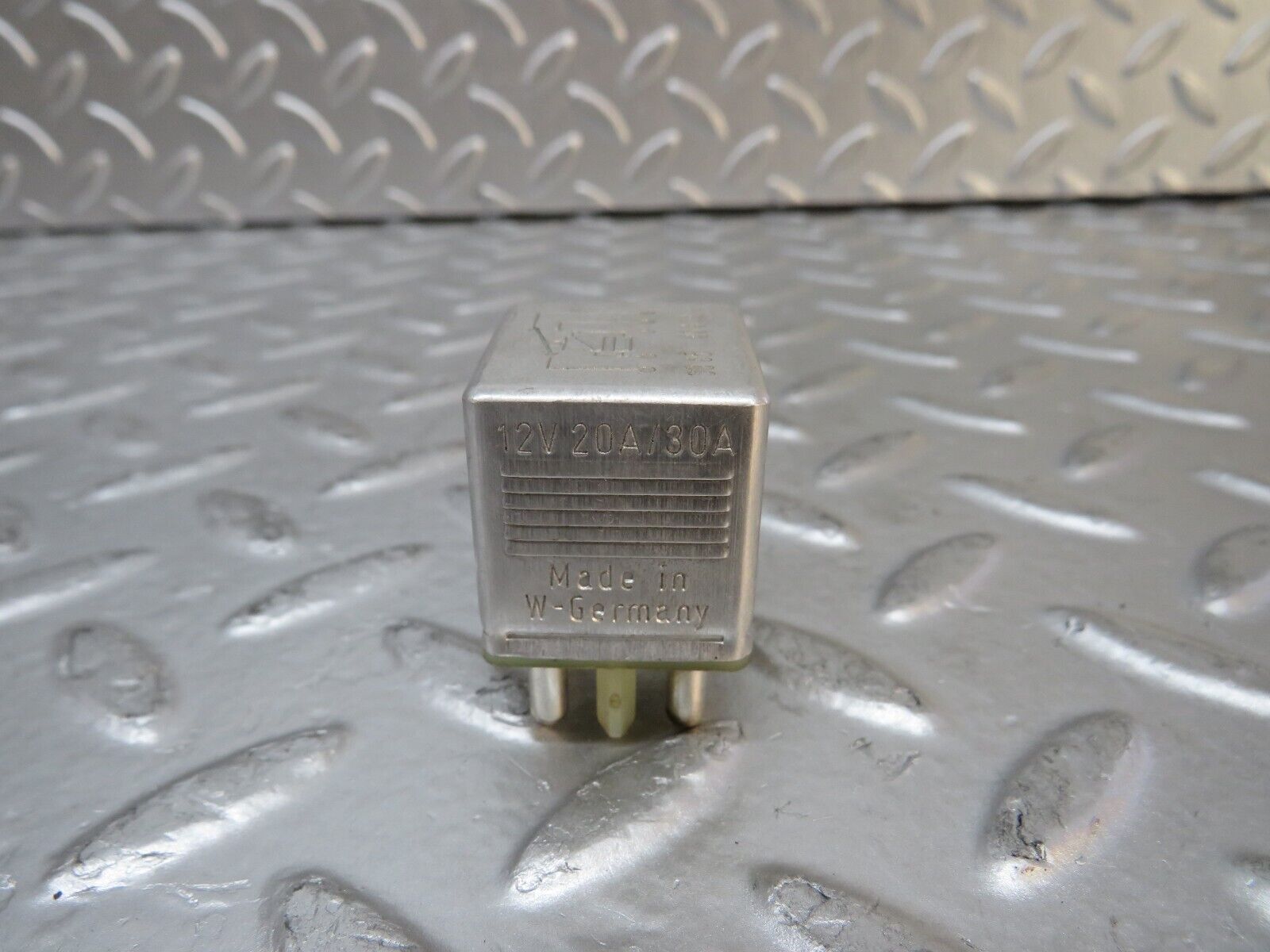 29837 Mercedes-Benz W123 230E Multi Purpose Relay 0015420219