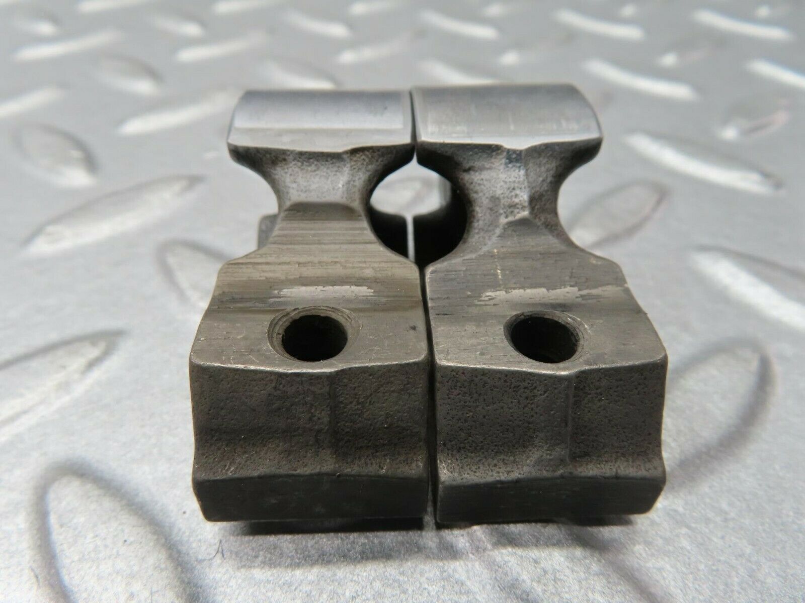 16566 Mercedes-Benz C107 350SLC Coupe Valve Rocker Arm With Retaining Spring