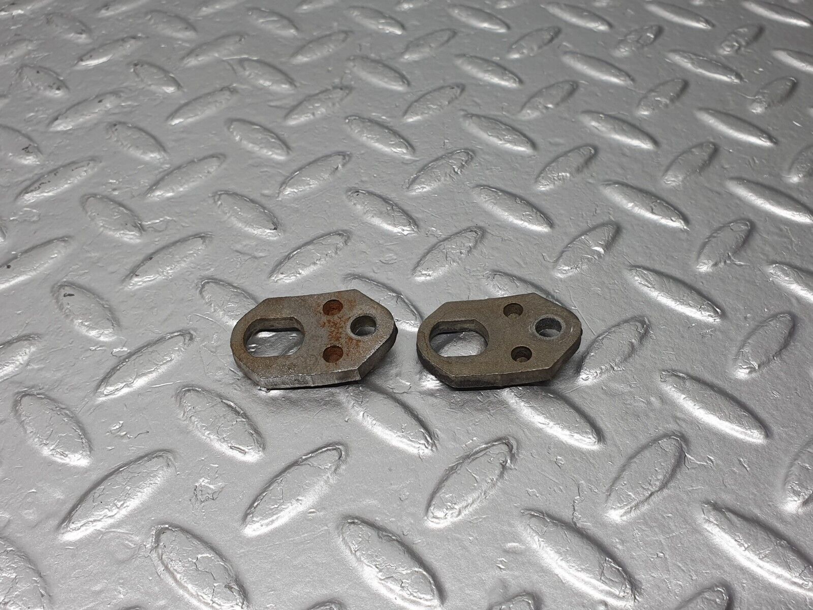 41363 Mercedes-Benz W116 350SE Fuel Injector Bracket Holder 2X